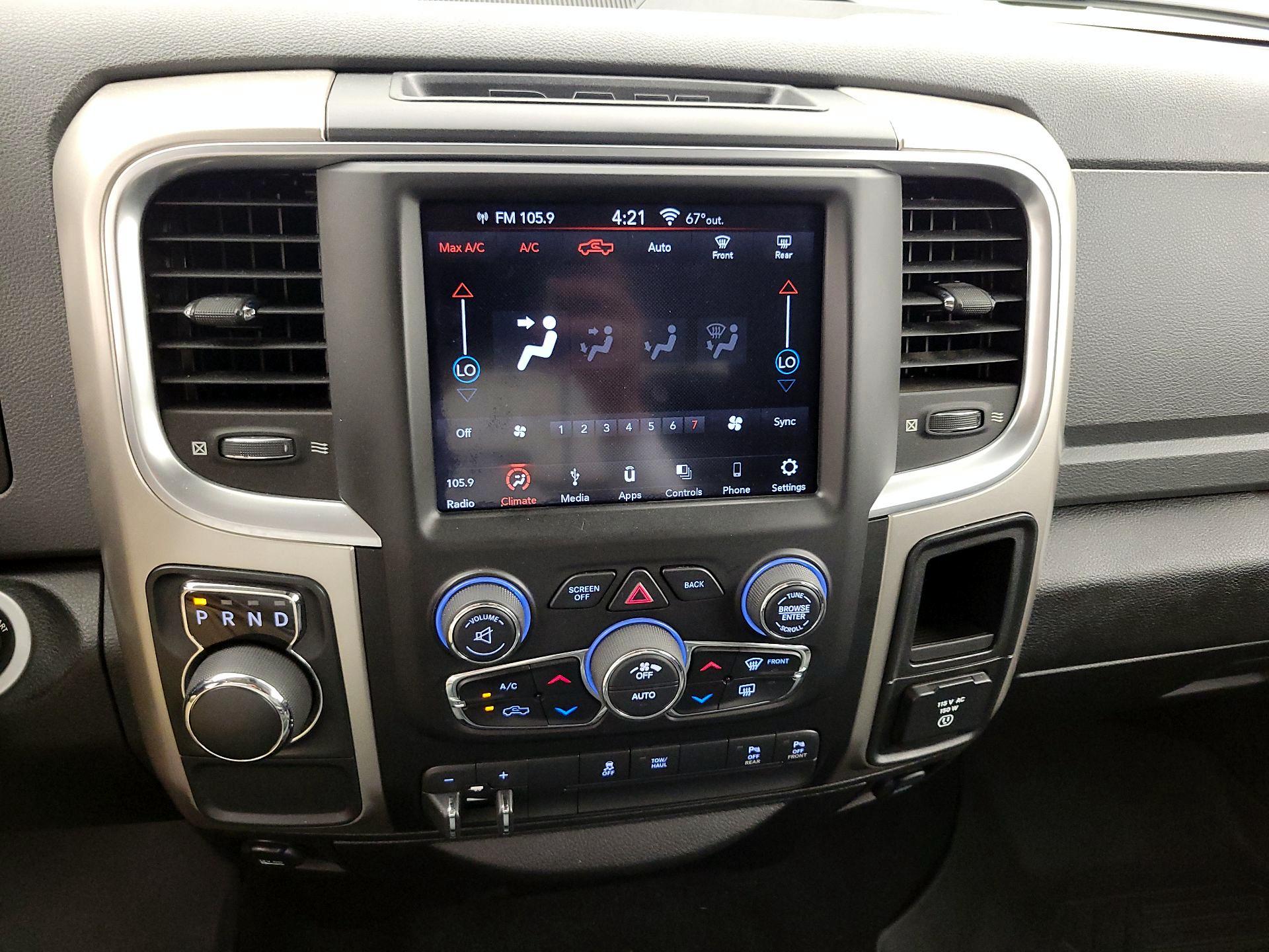 Thumbnail: 2019 RAM 1500 Classic - 16