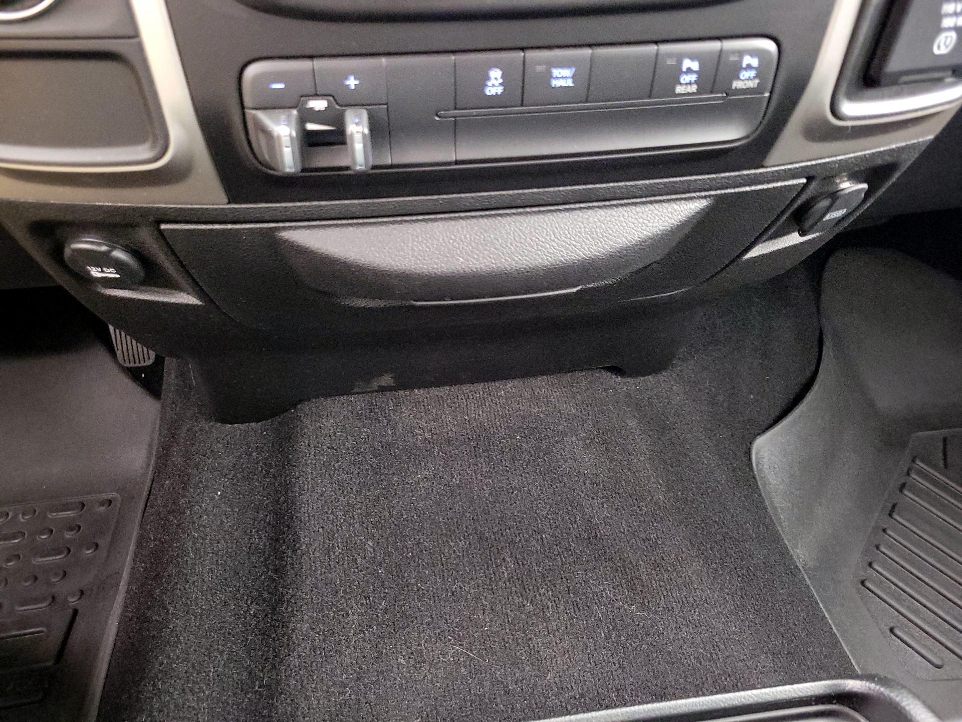 Thumbnail: 2019 RAM 1500 Classic - 18