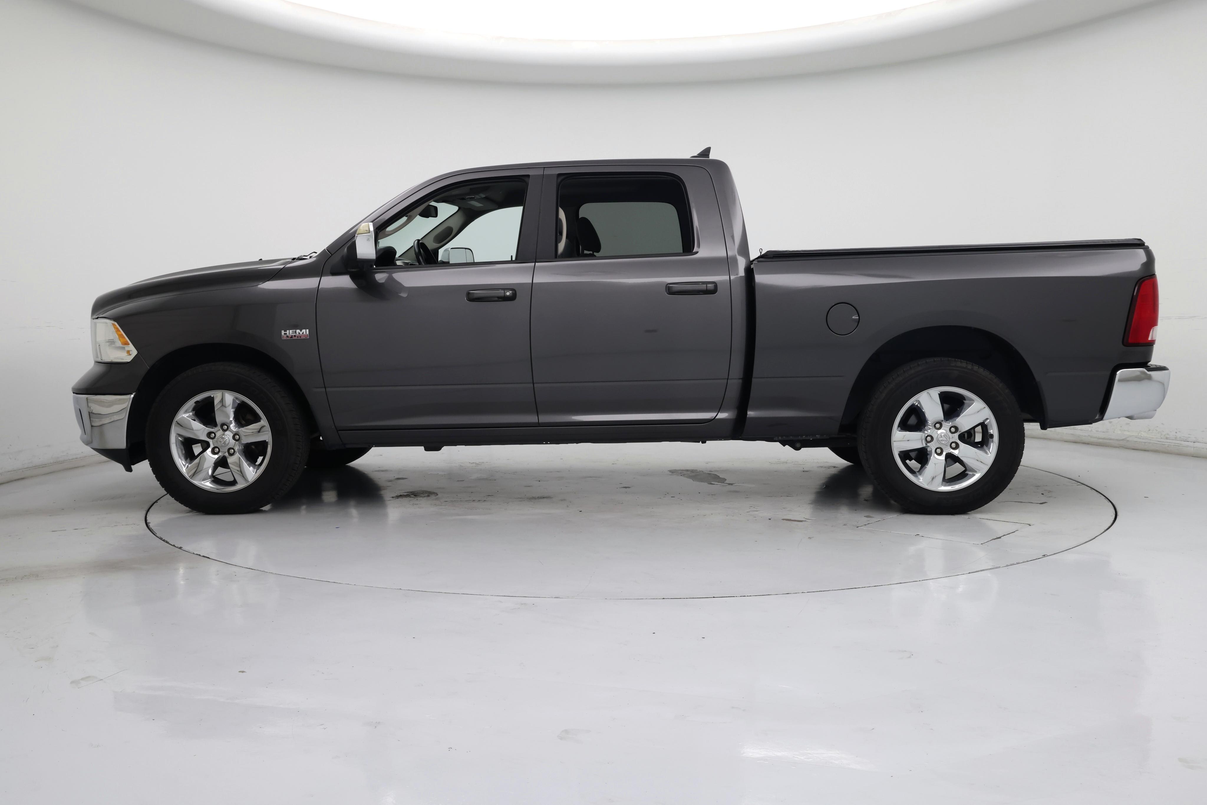 Thumbnail: 2019 RAM 1500 Classic - 3