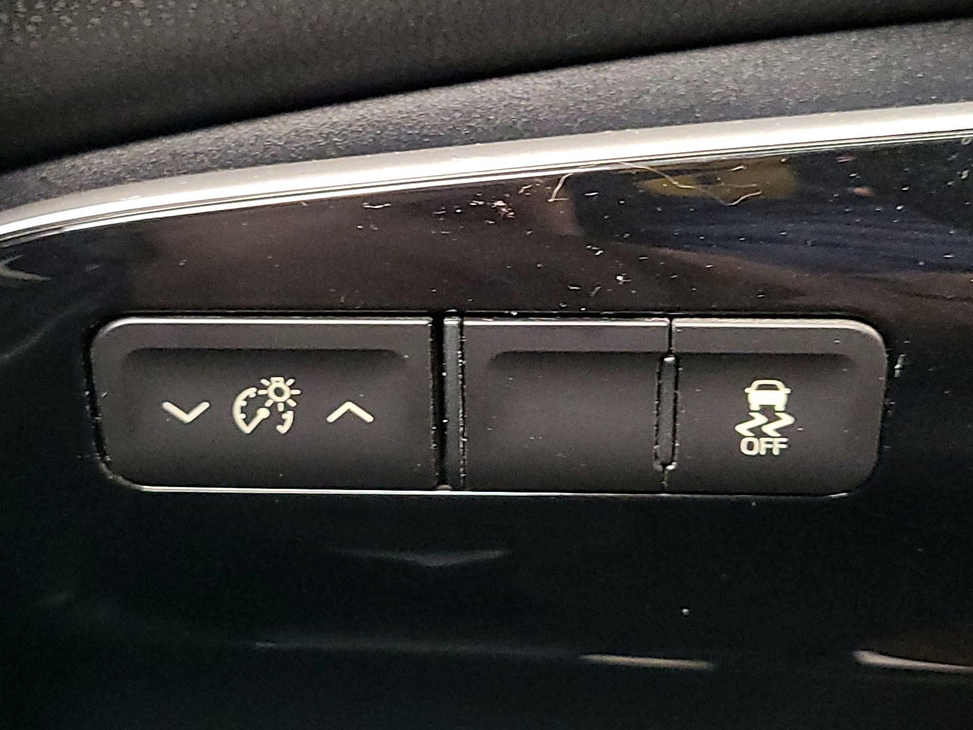Thumbnail: 2016 Toyota Prius - 13