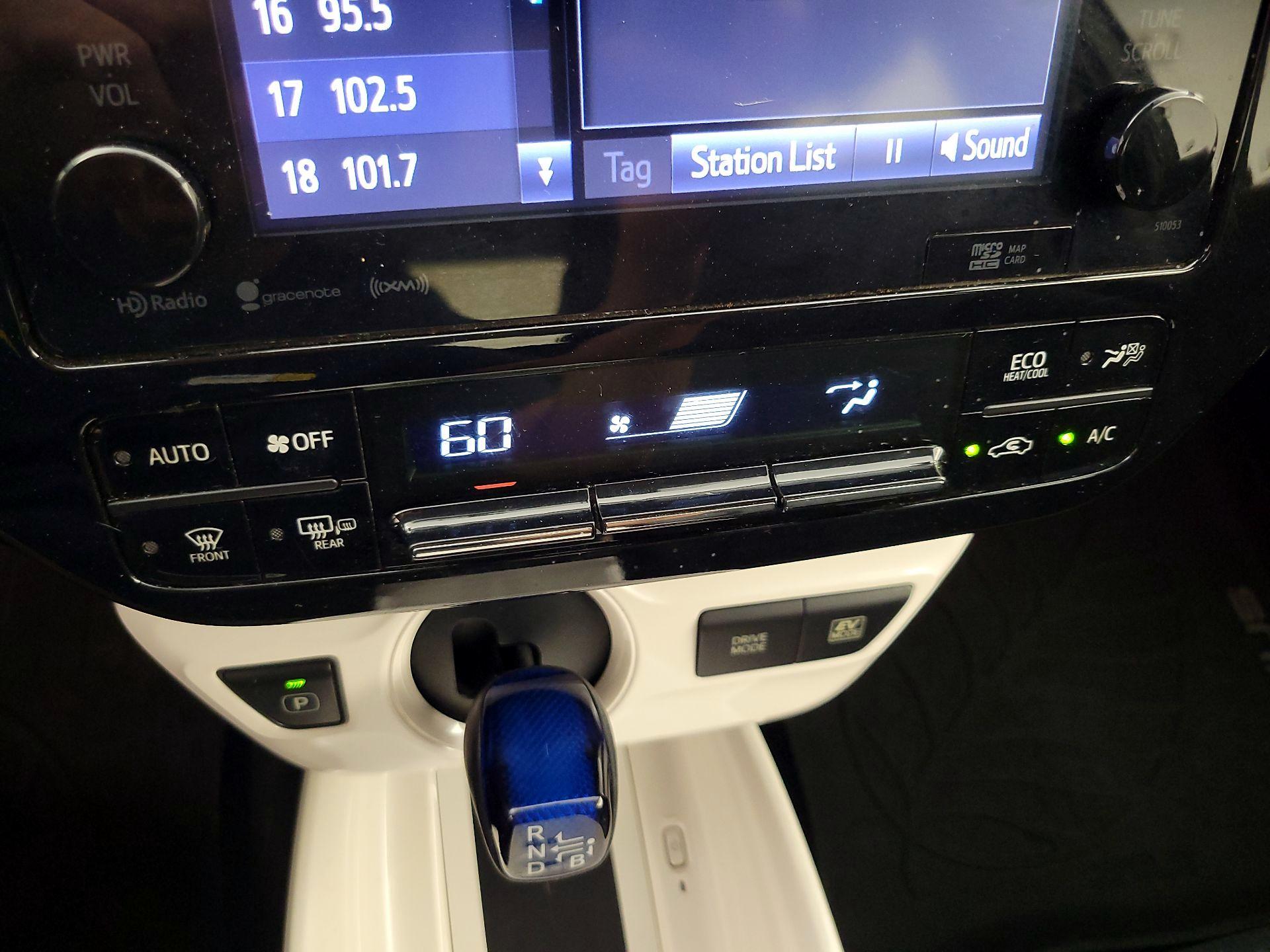 Thumbnail: 2016 Toyota Prius - 17