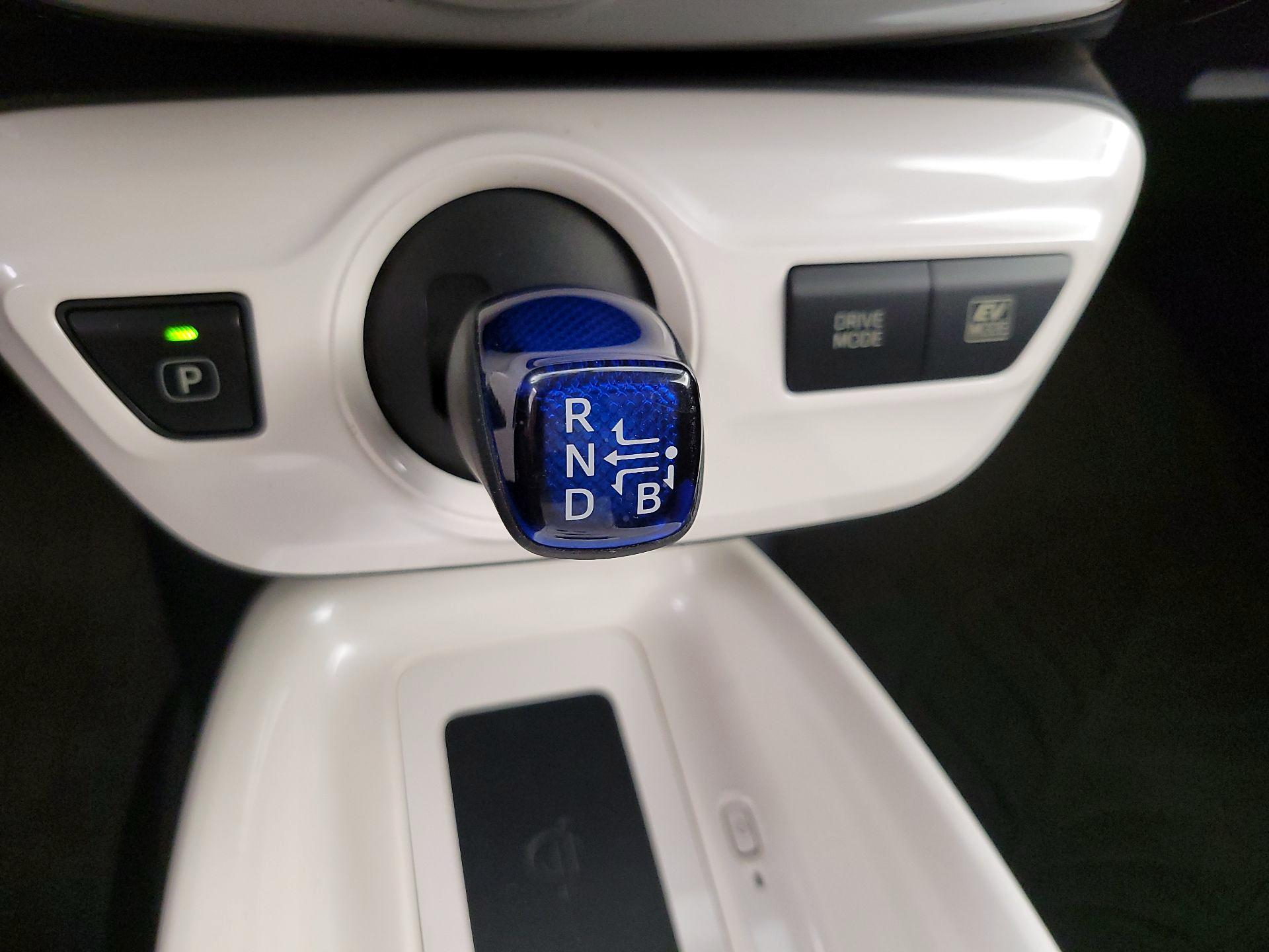 Thumbnail: 2016 Toyota Prius - 18