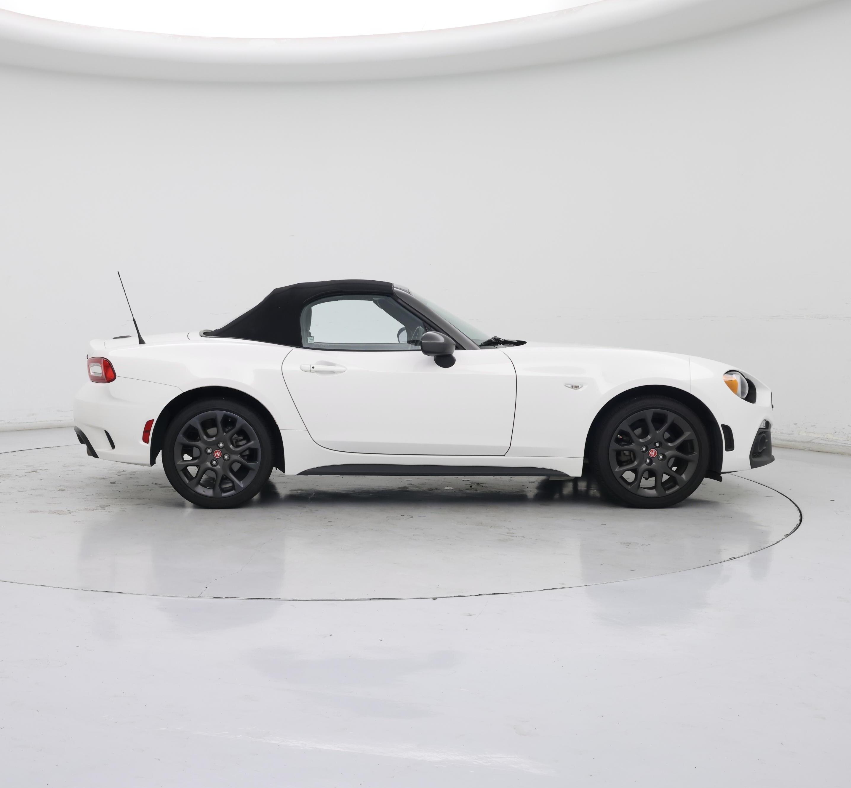Thumbnail: 2017 Fiat 124 Spider - 7