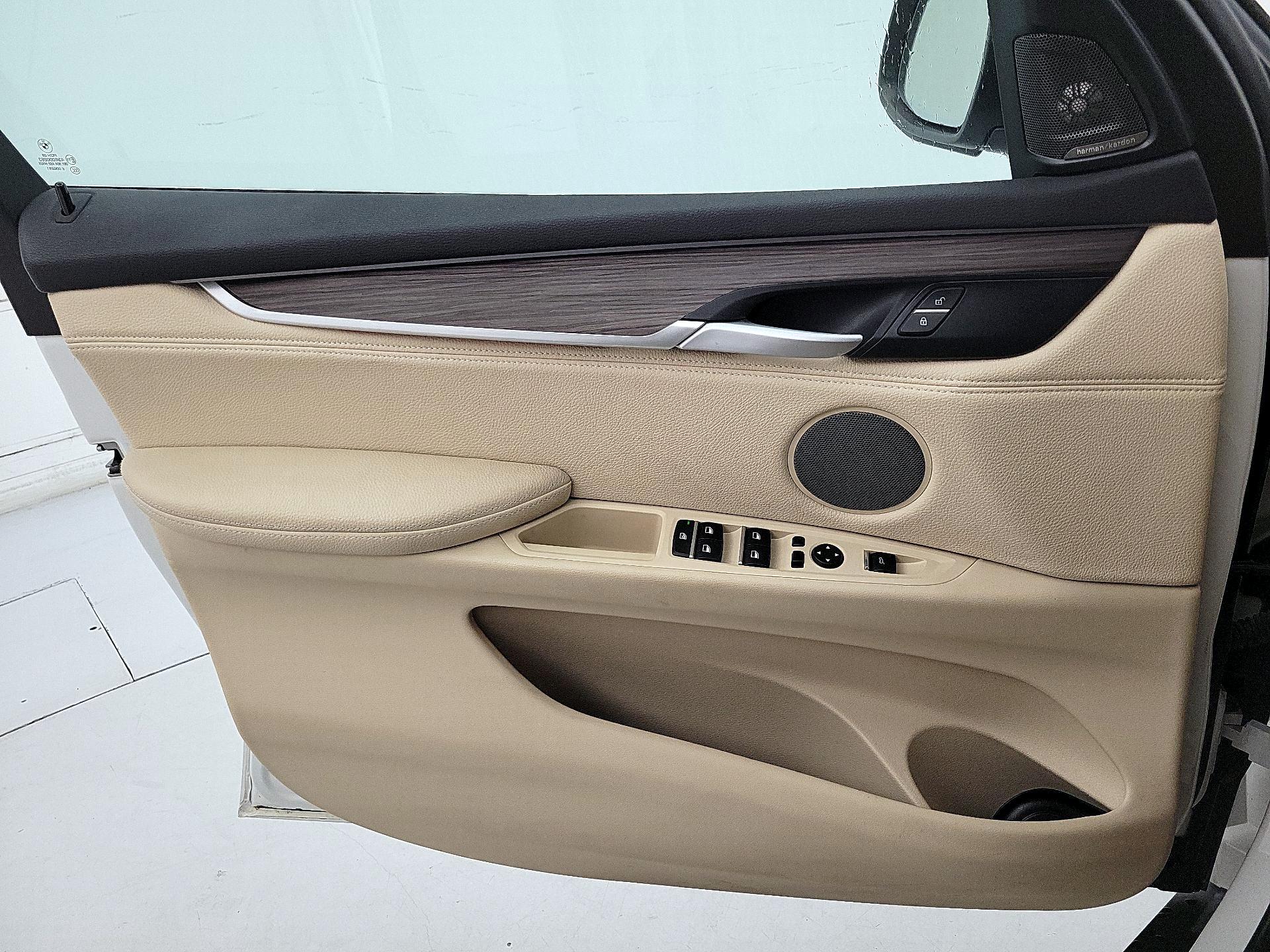 Thumbnail: 2015 BMW X5 - 12