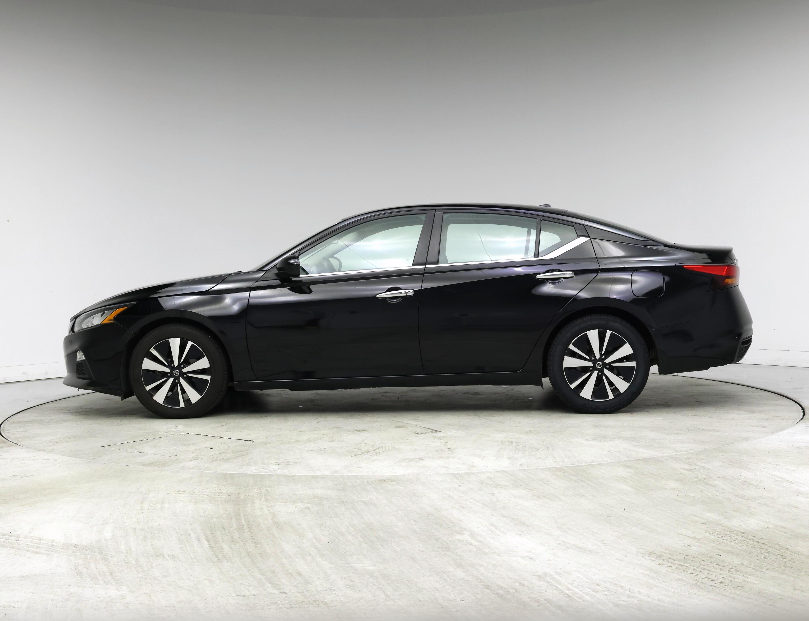 Thumbnail: 2021 Nissan Altima - 3