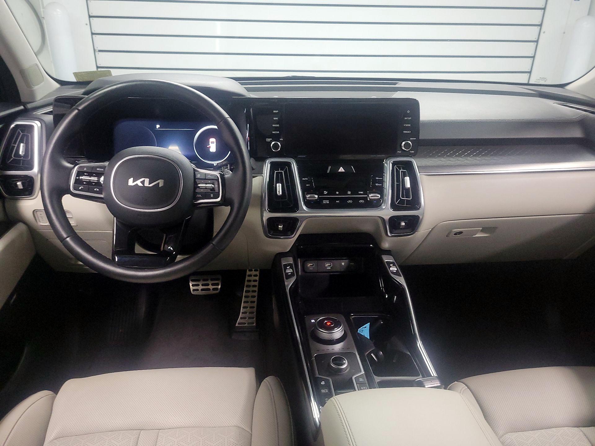 Thumbnail: 2023 Kia Sorento - 9