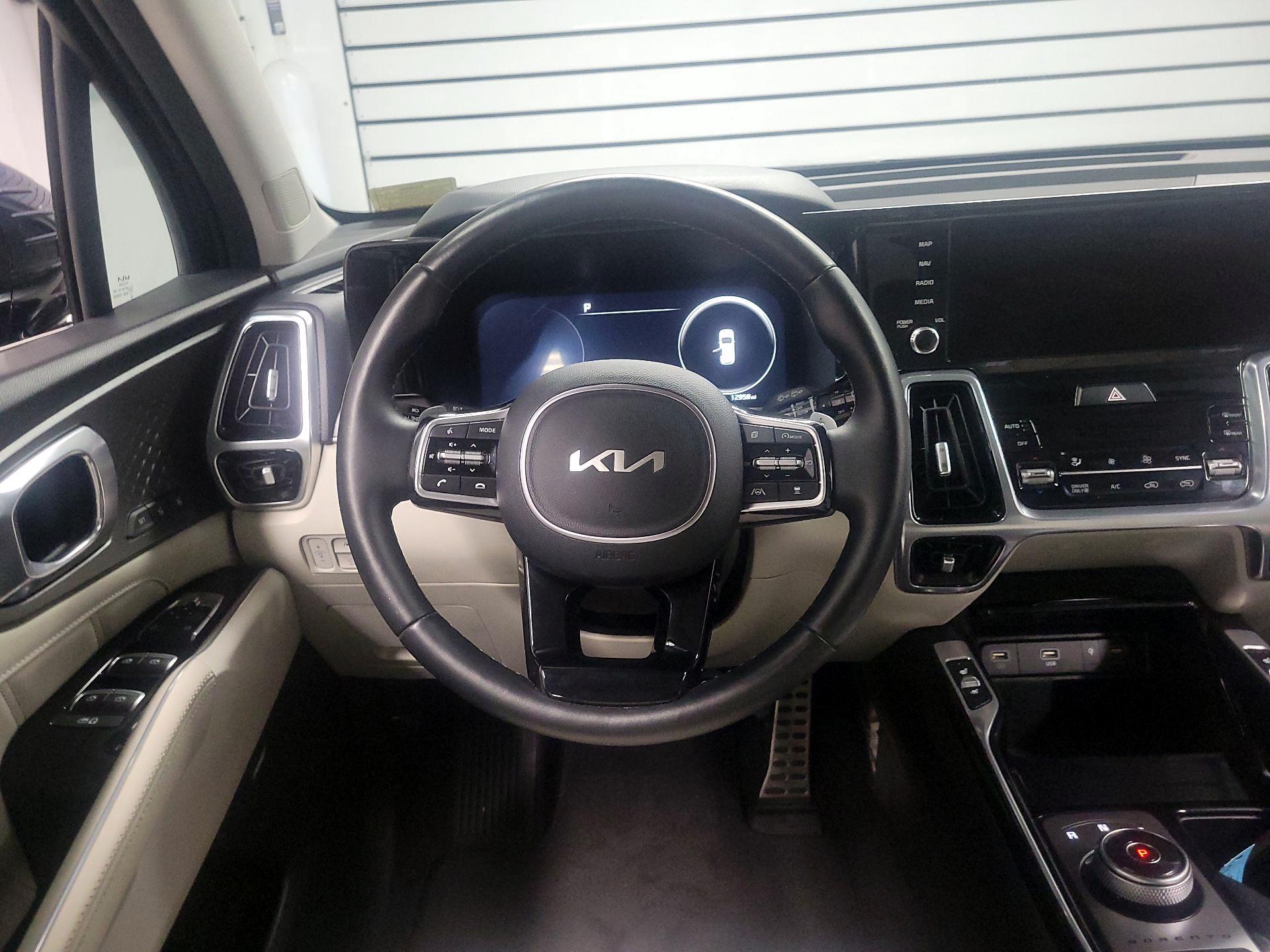 Thumbnail: 2023 Kia Sorento - 10