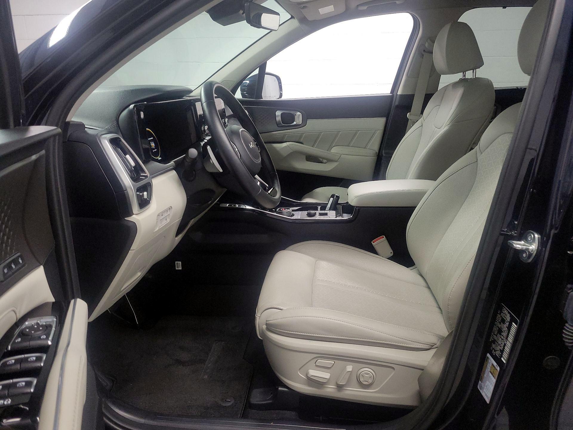 Thumbnail: 2023 Kia Sorento - 11
