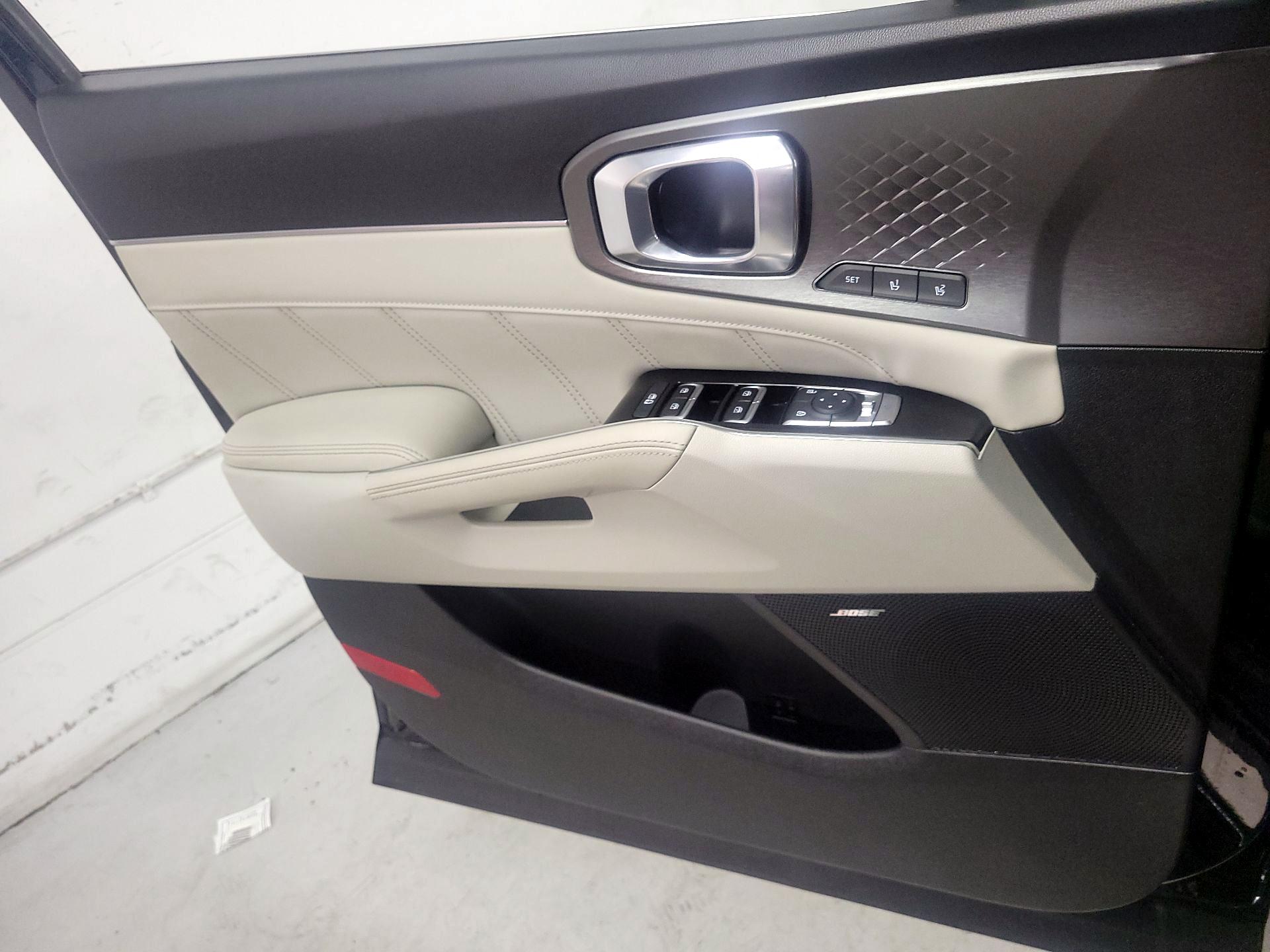 Thumbnail: 2023 Kia Sorento - 12