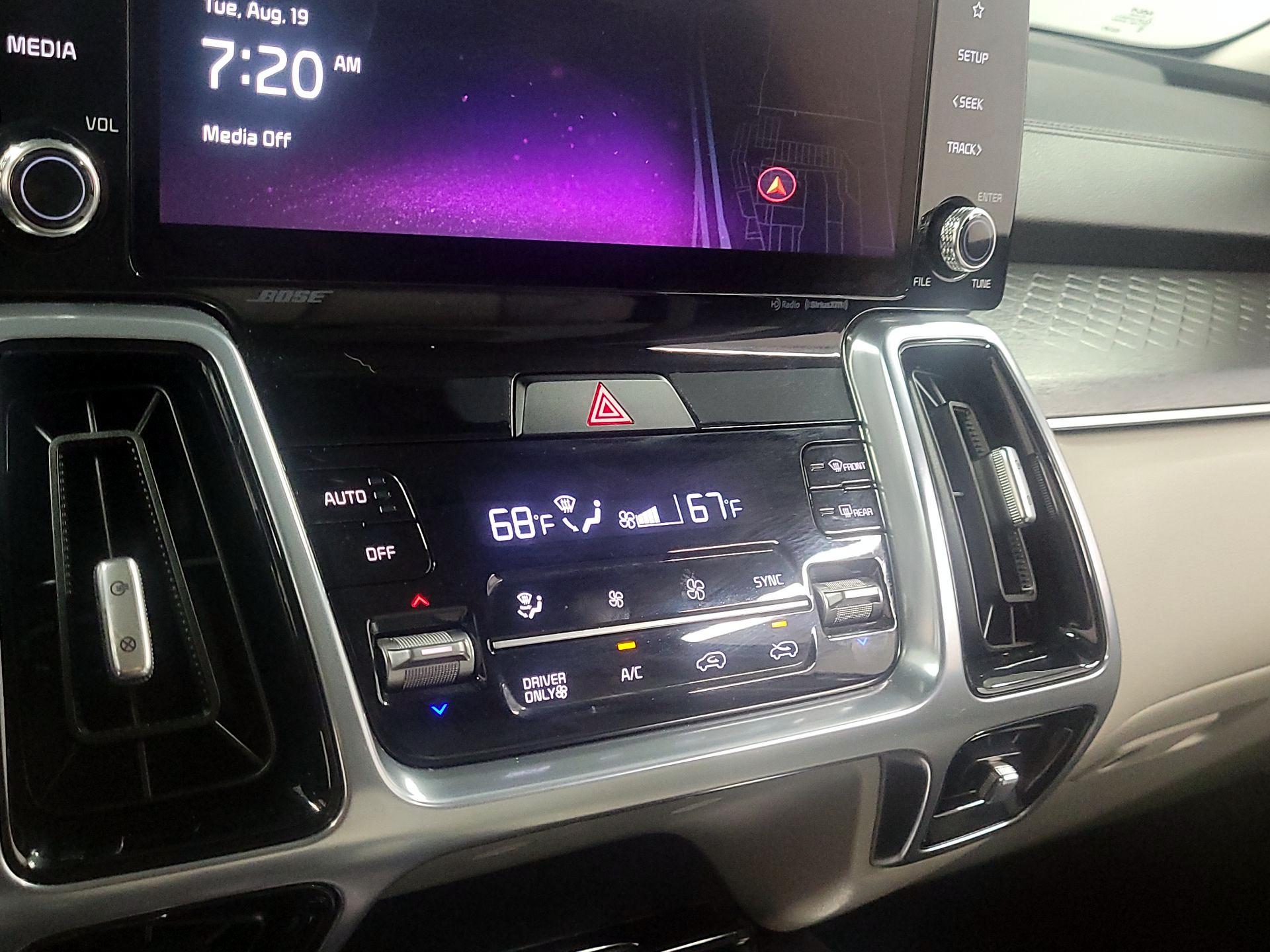Thumbnail: 2023 Kia Sorento - 16