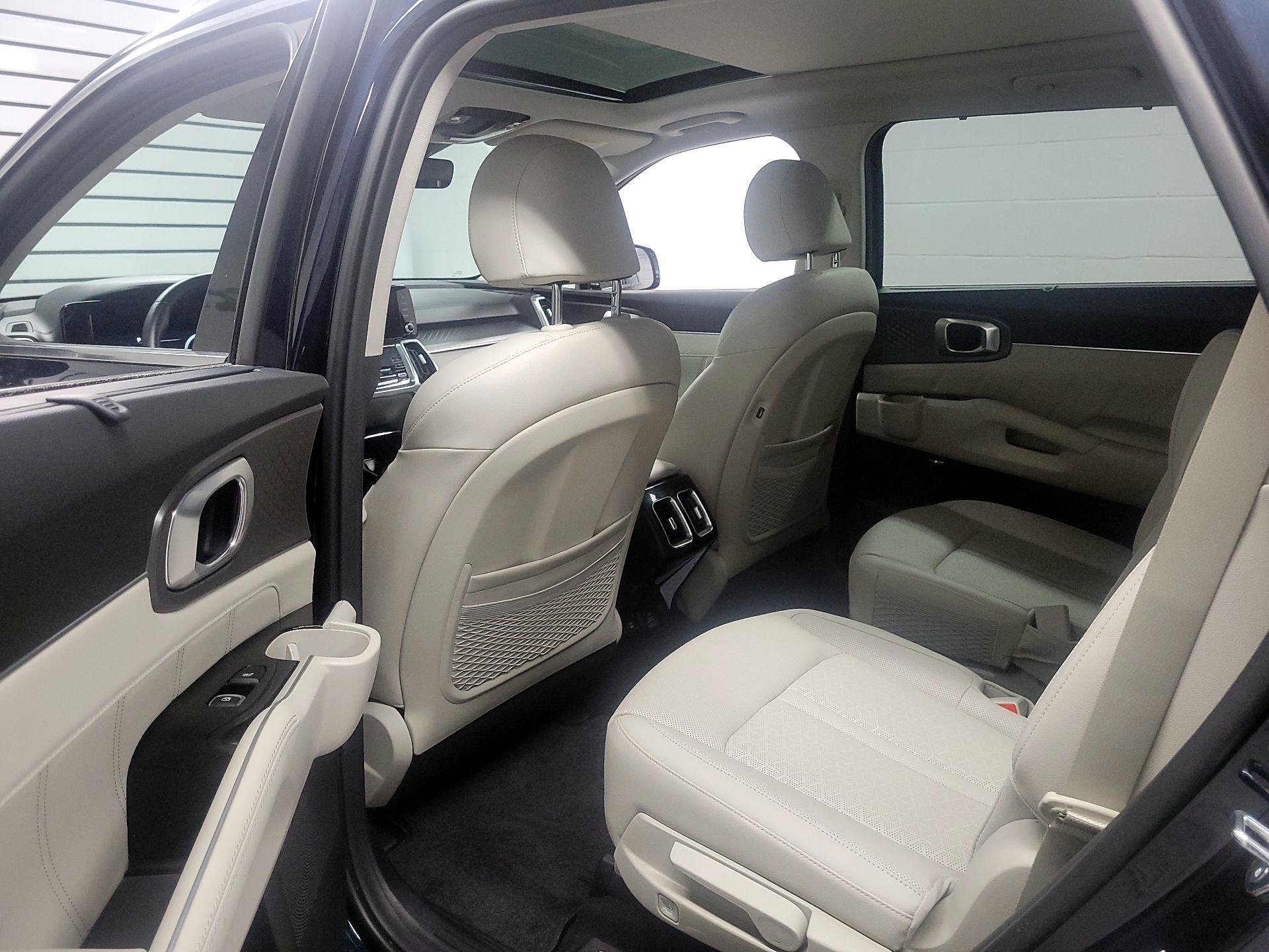 Thumbnail: 2023 Kia Sorento - 20