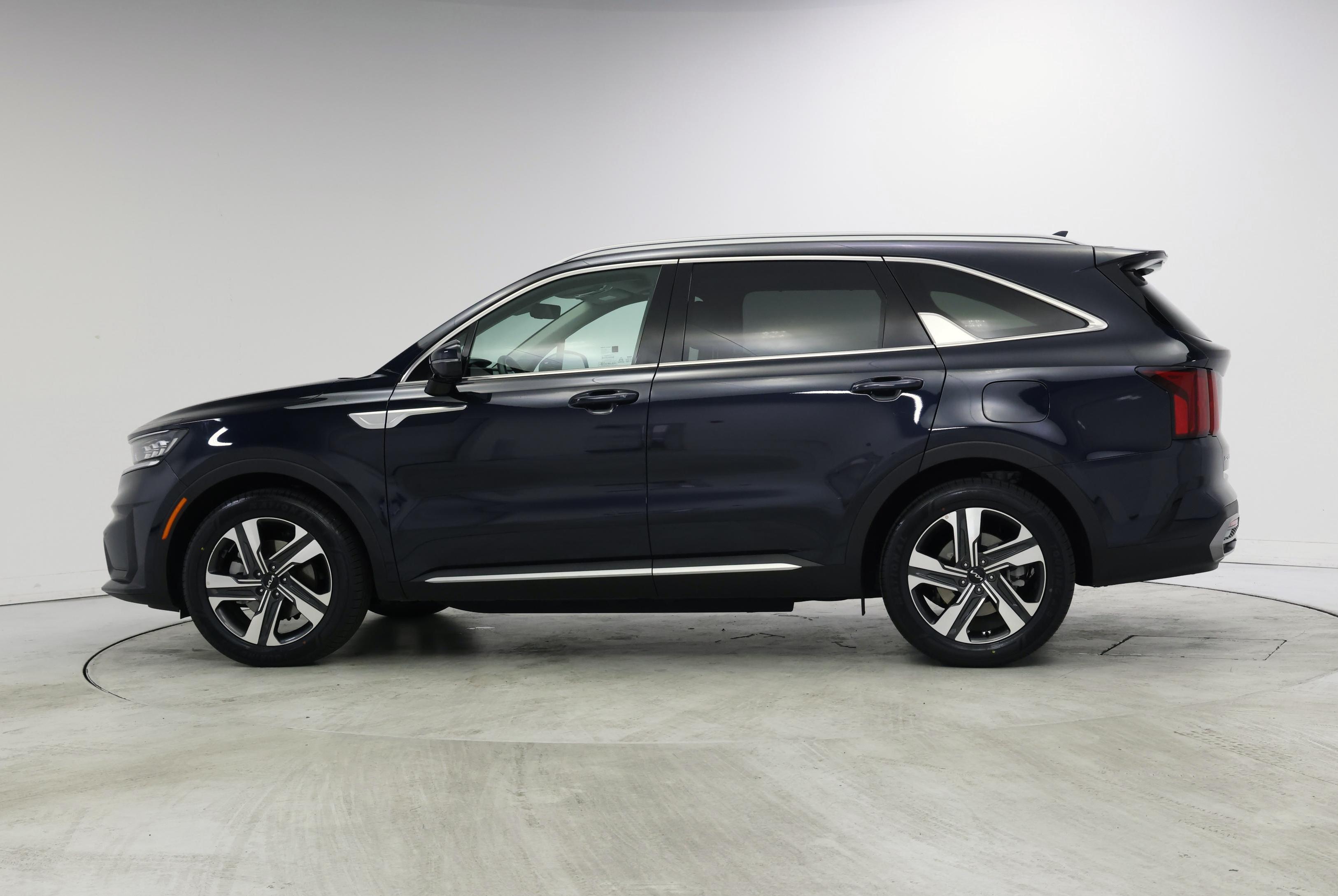 Thumbnail: 2023 Kia Sorento - 3