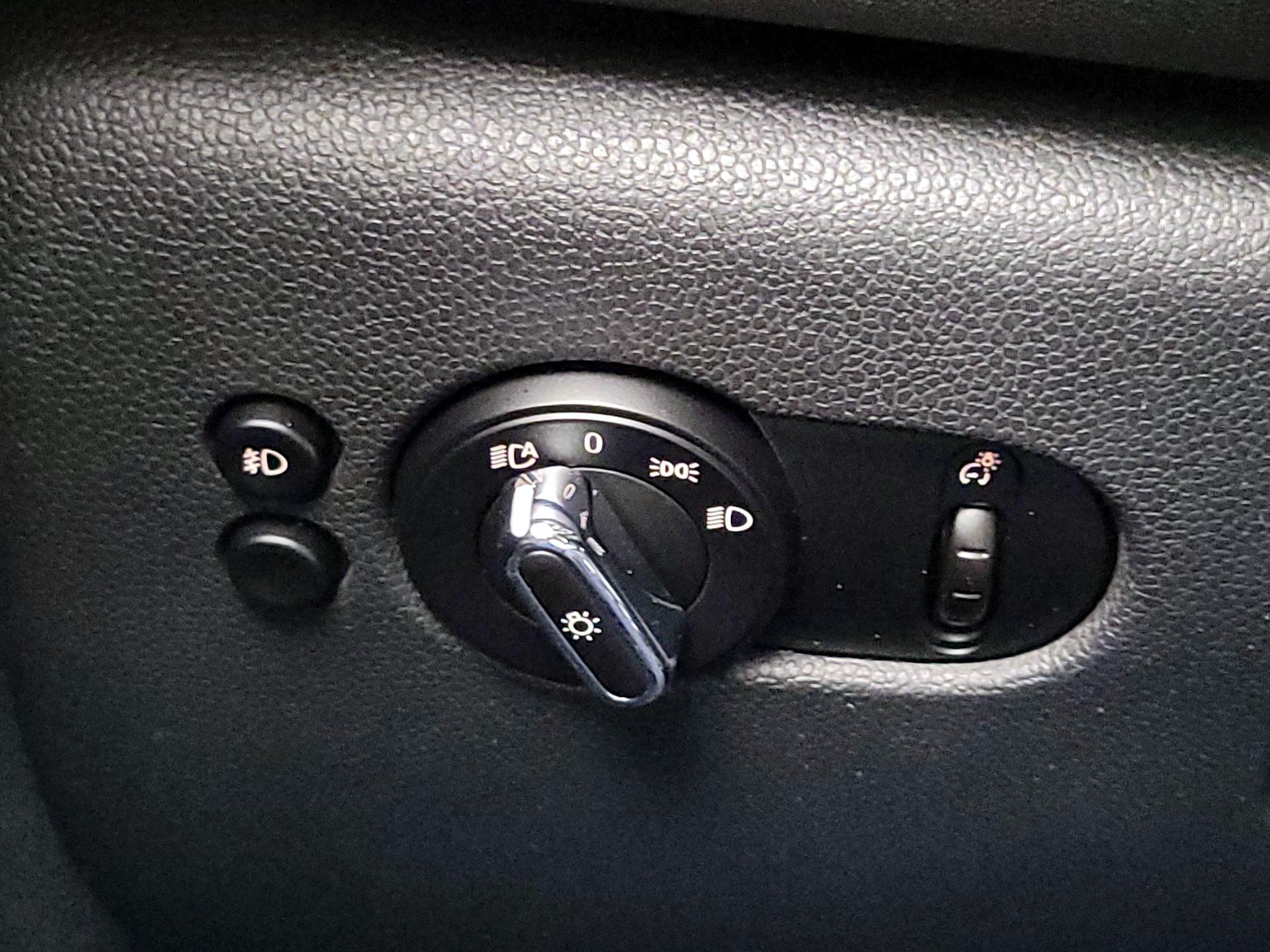 Thumbnail: 2015 MINI Cooper Hardtop - 13