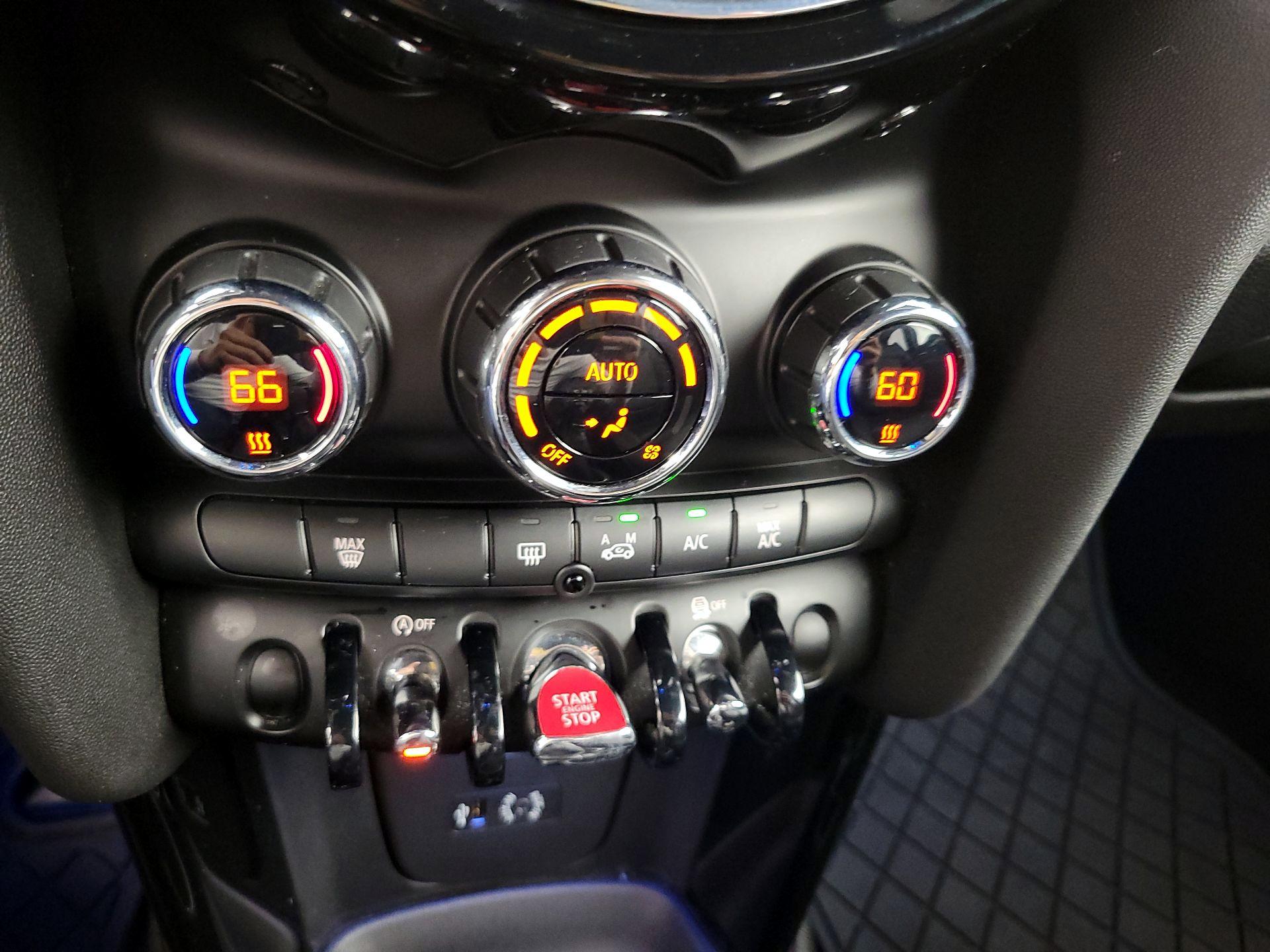 Thumbnail: 2015 MINI Cooper Hardtop - 15