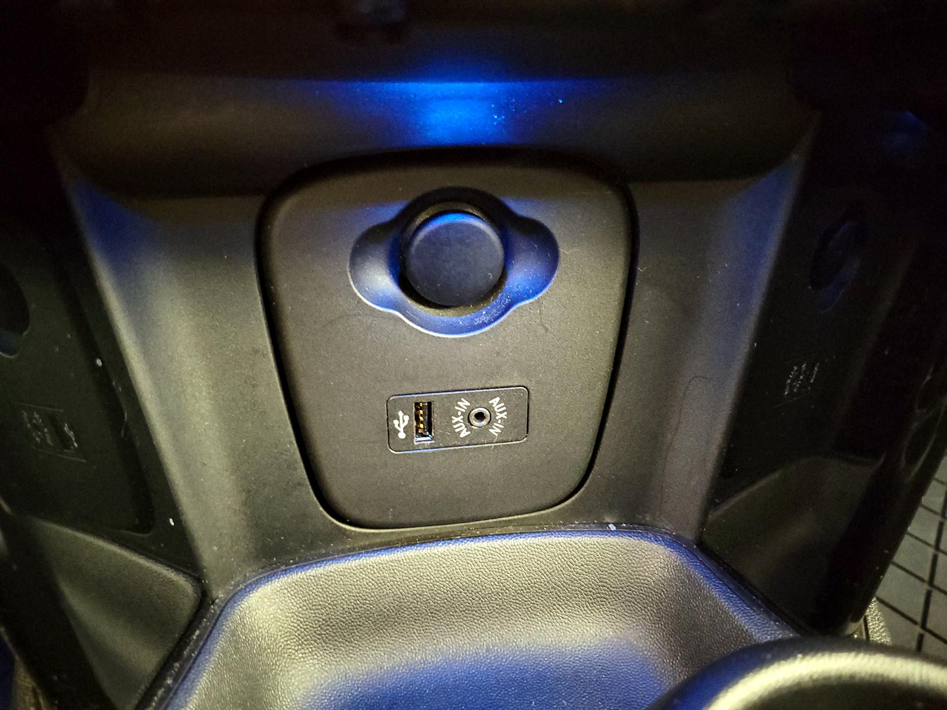 Thumbnail: 2015 MINI Cooper Hardtop - 17