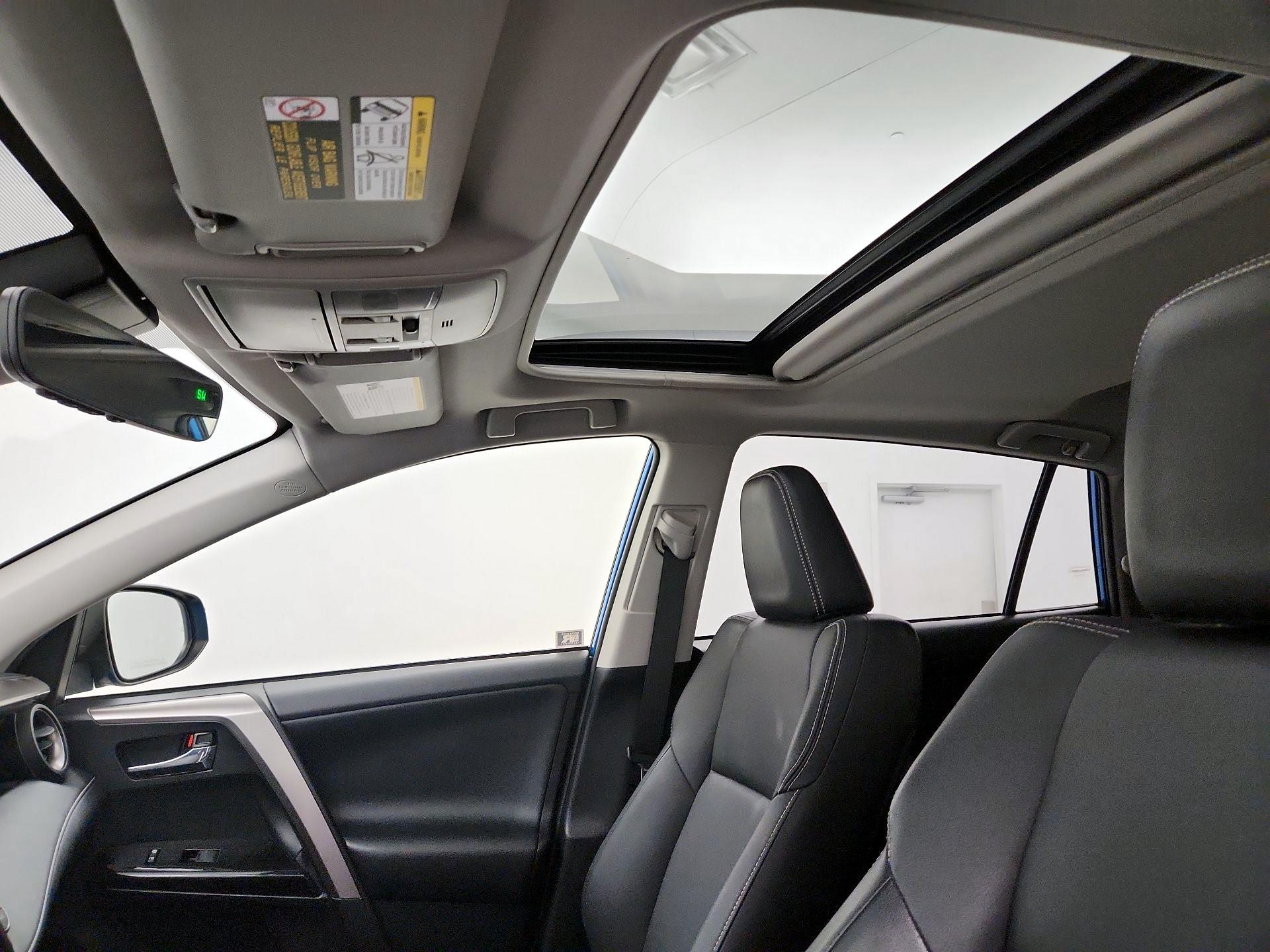 Thumbnail: 2017 Toyota RAV4 - 20