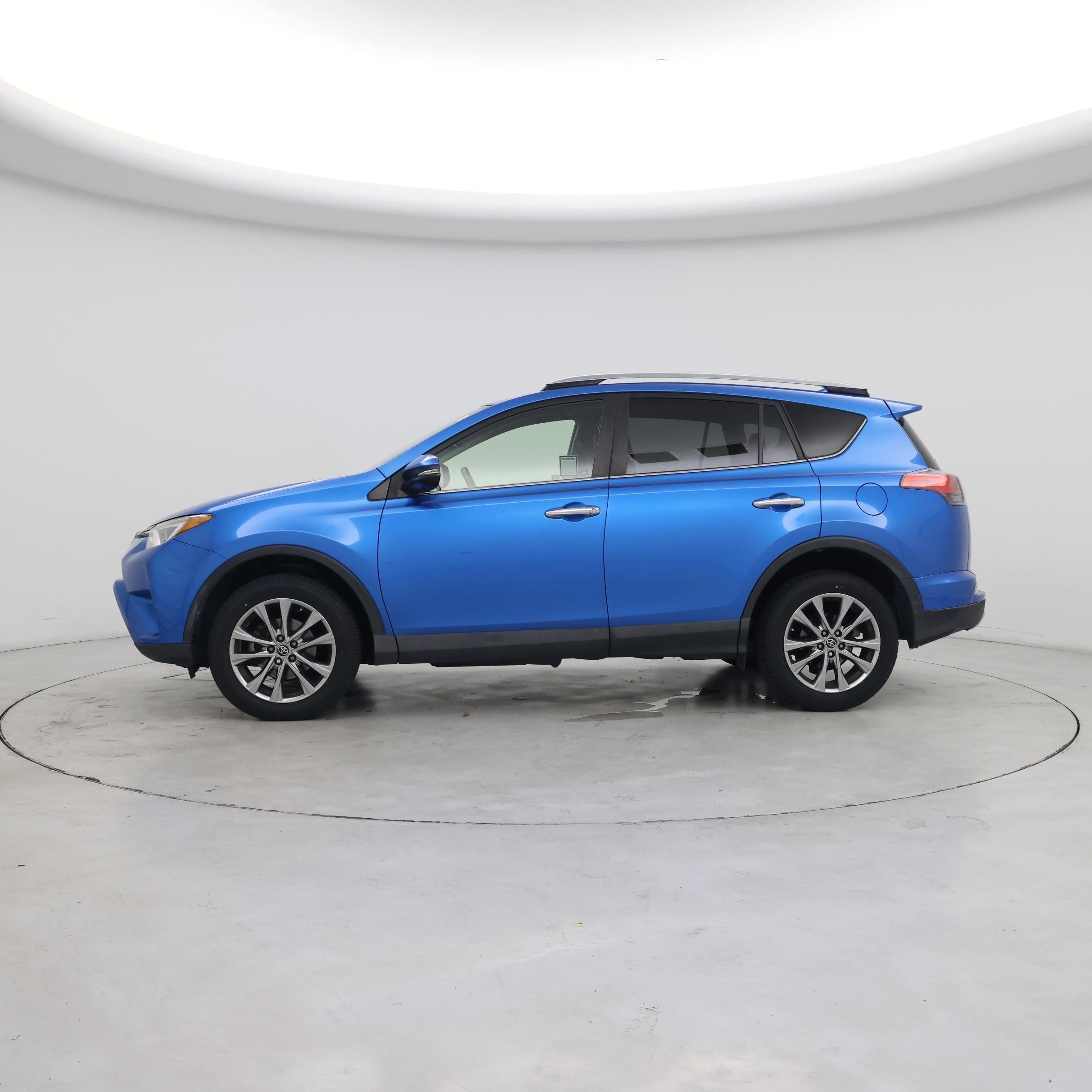 Thumbnail: 2017 Toyota RAV4 - 3