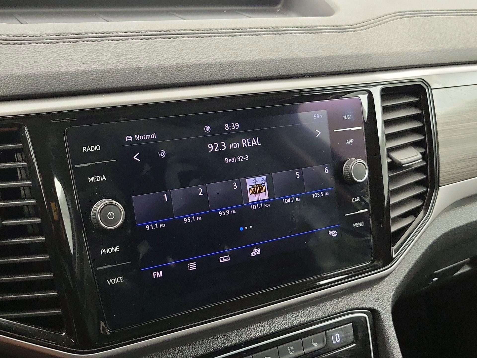 Thumbnail: 2021 Volkswagen Atlas - 16