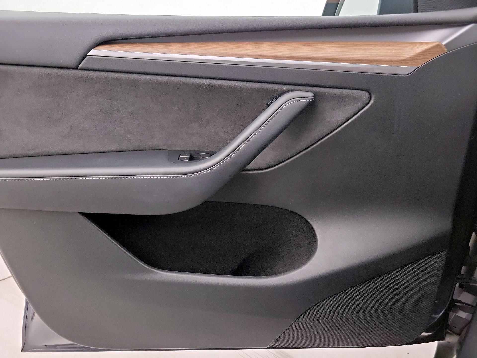 Thumbnail: 2023 Tesla Model Y - 12