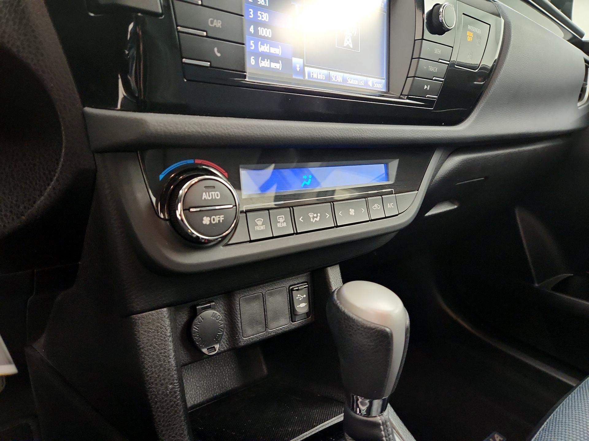 Thumbnail: 2015 Toyota Corolla - 16