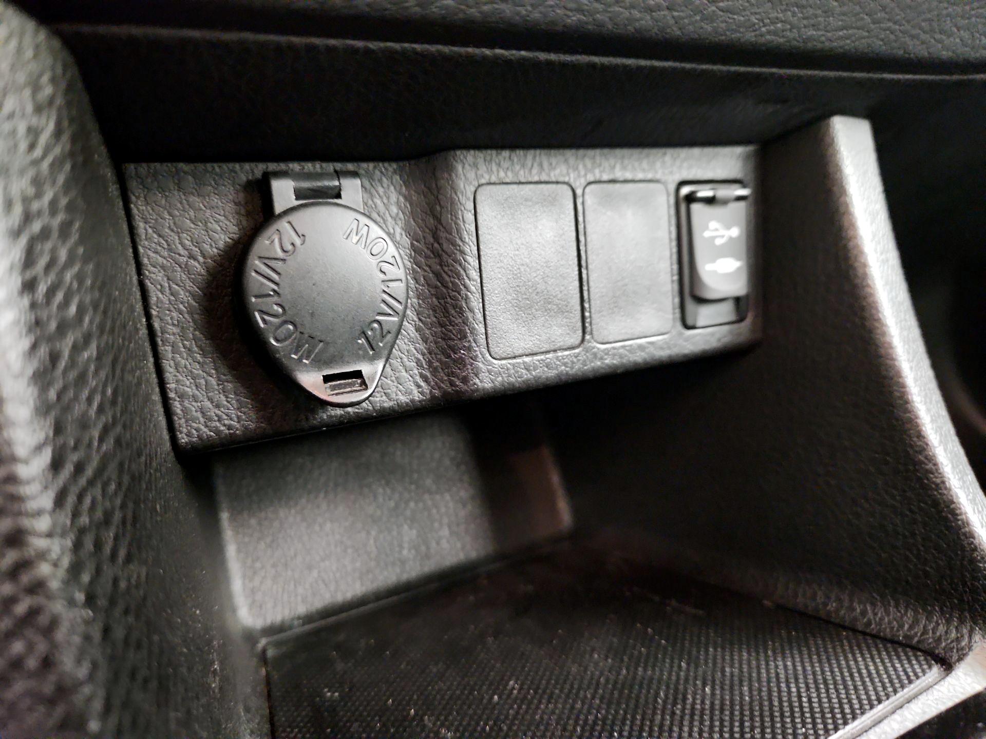 Thumbnail: 2015 Toyota Corolla - 18