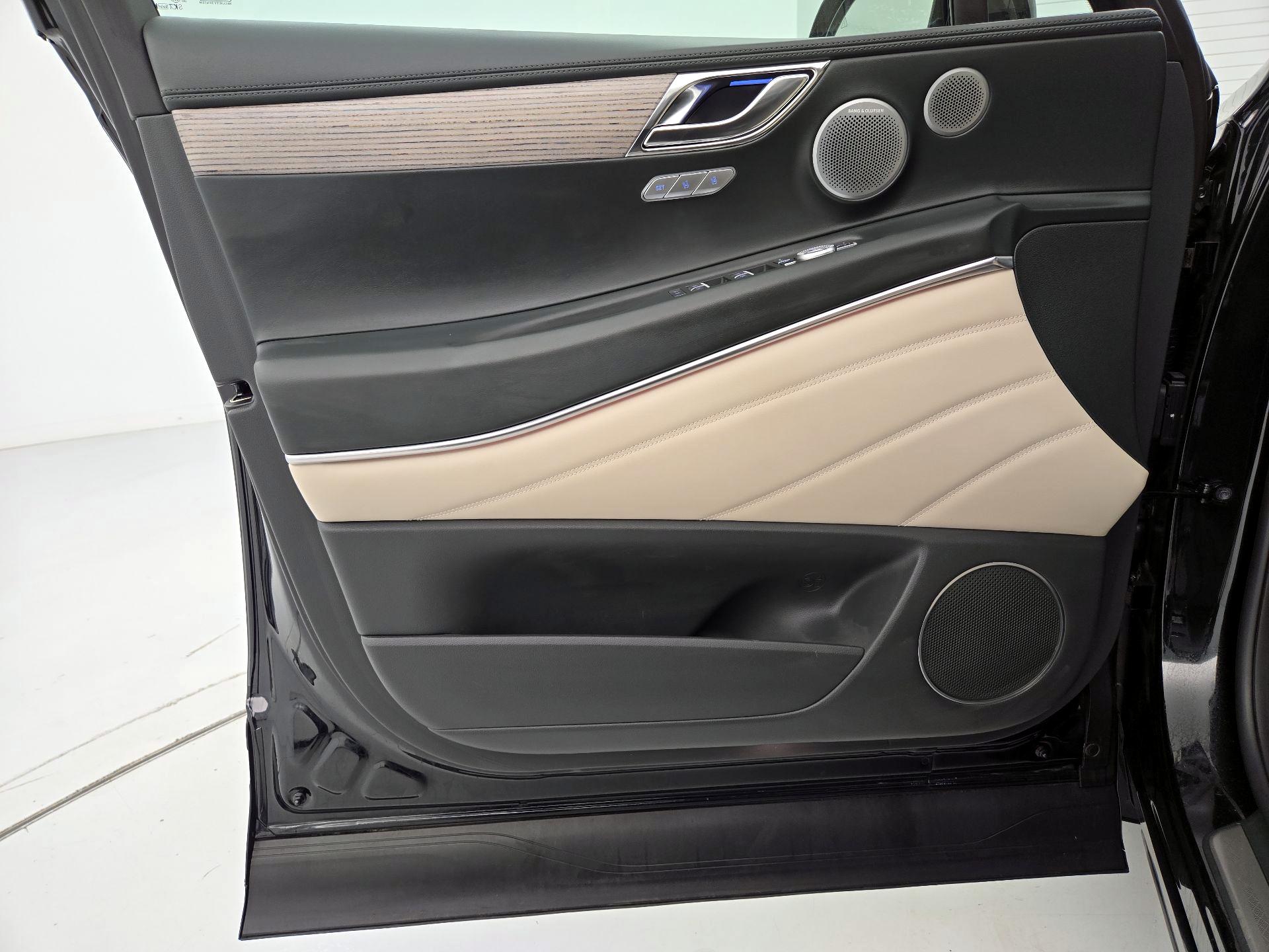 Thumbnail: 2025 Genesis GV80 - 12