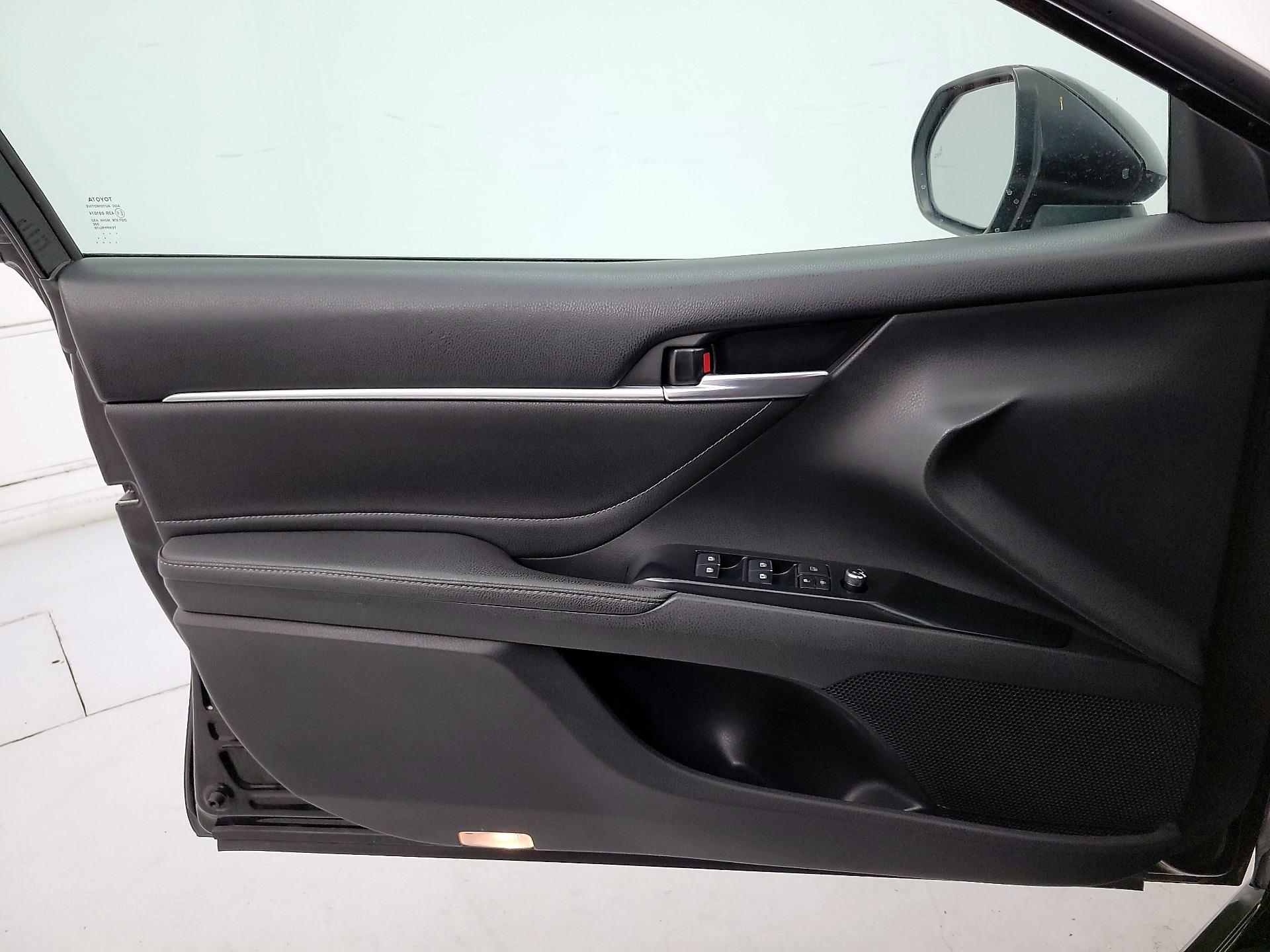 Thumbnail: 2018 Toyota Camry - 12