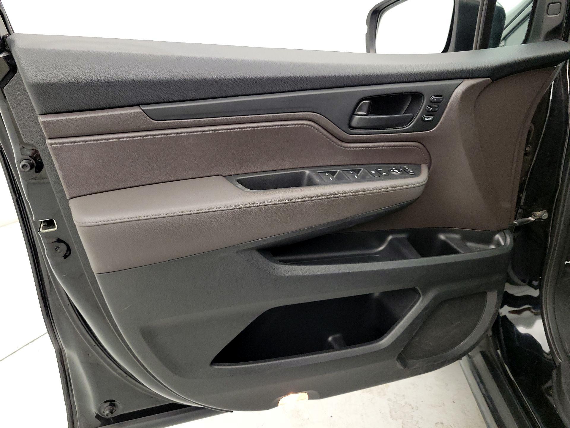 Thumbnail: 2018 Honda Odyssey - 12