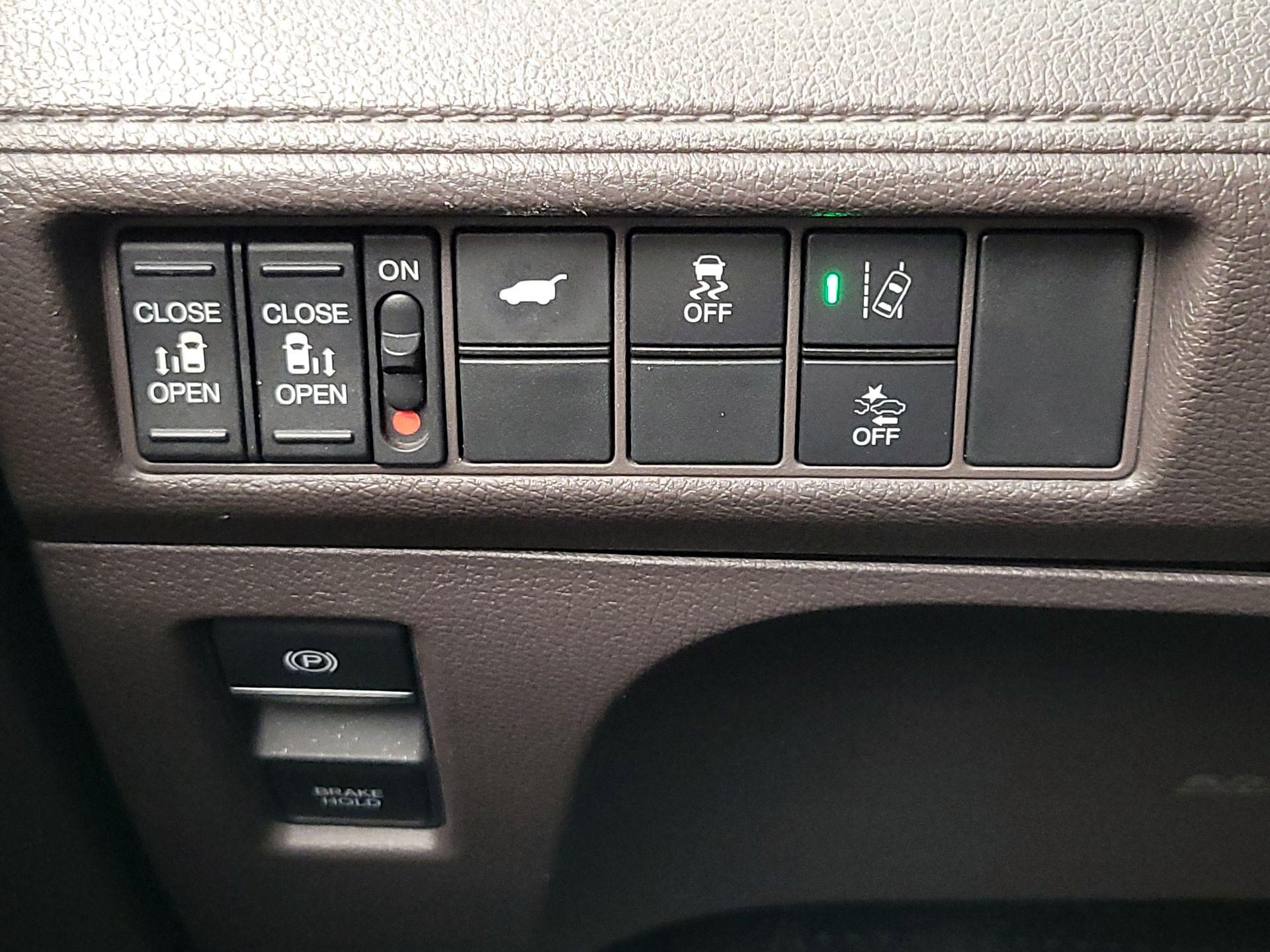 Thumbnail: 2018 Honda Odyssey - 13