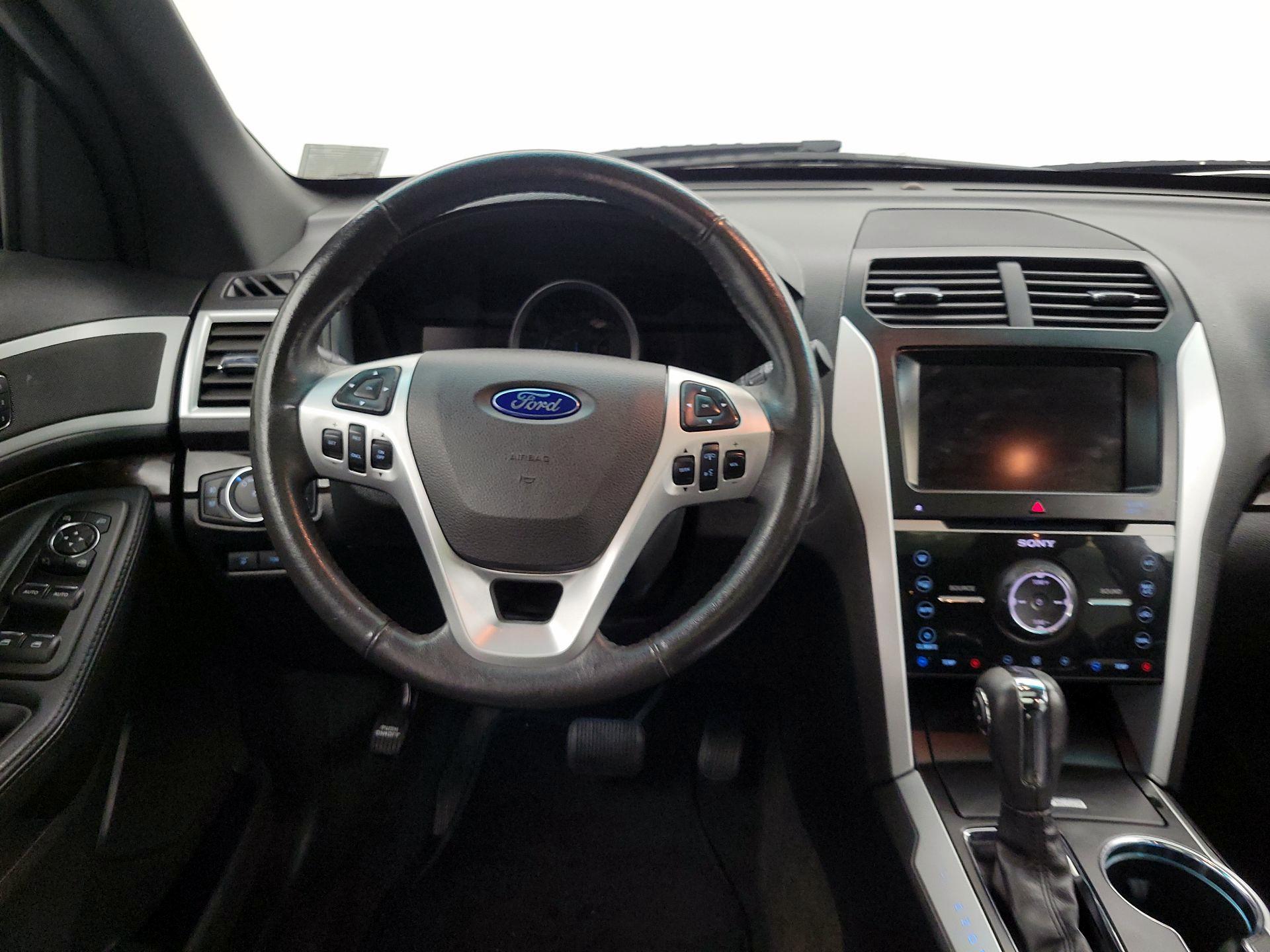 Thumbnail: 2015 Ford Explorer - 10