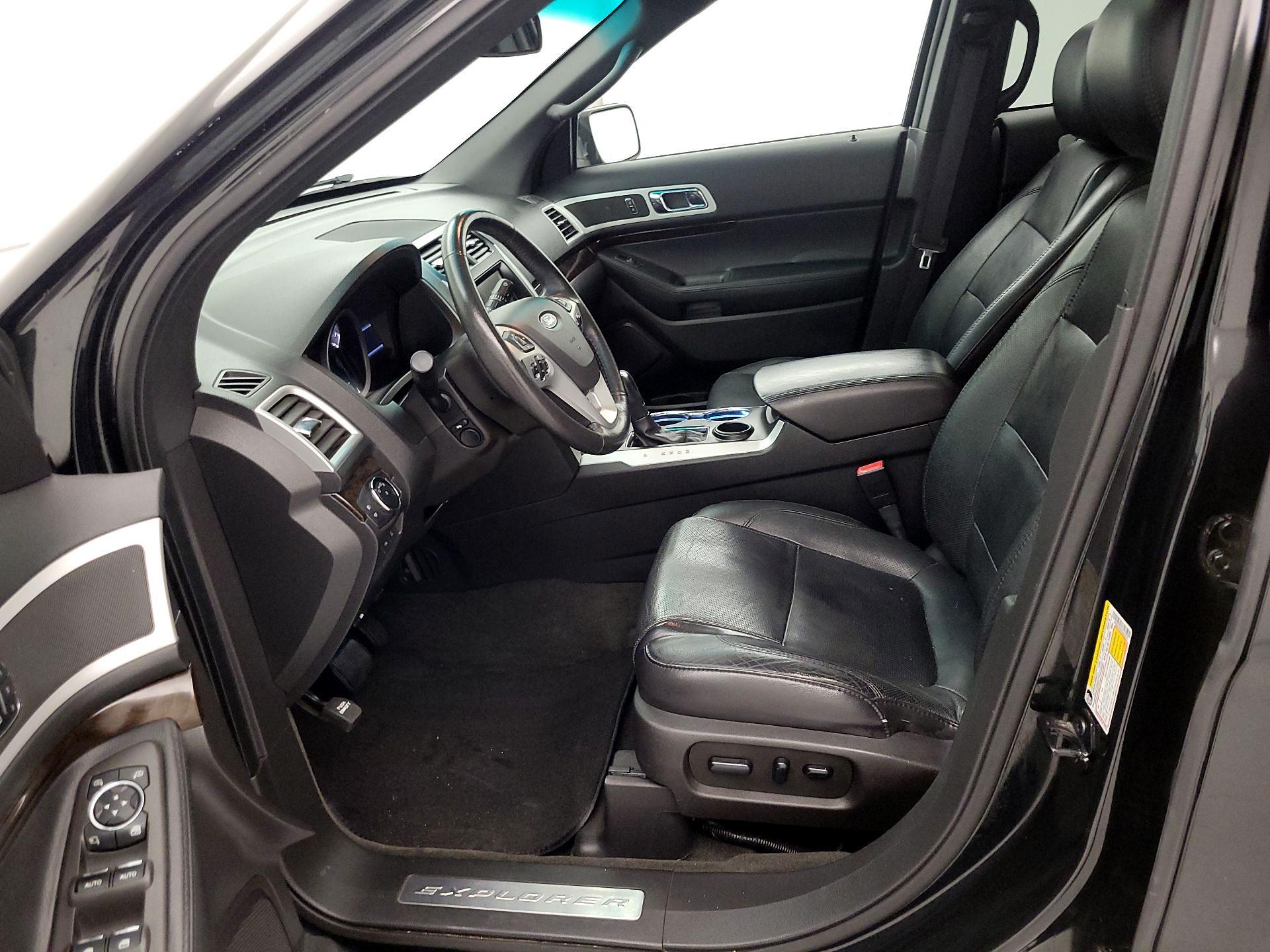 Thumbnail: 2015 Ford Explorer - 11