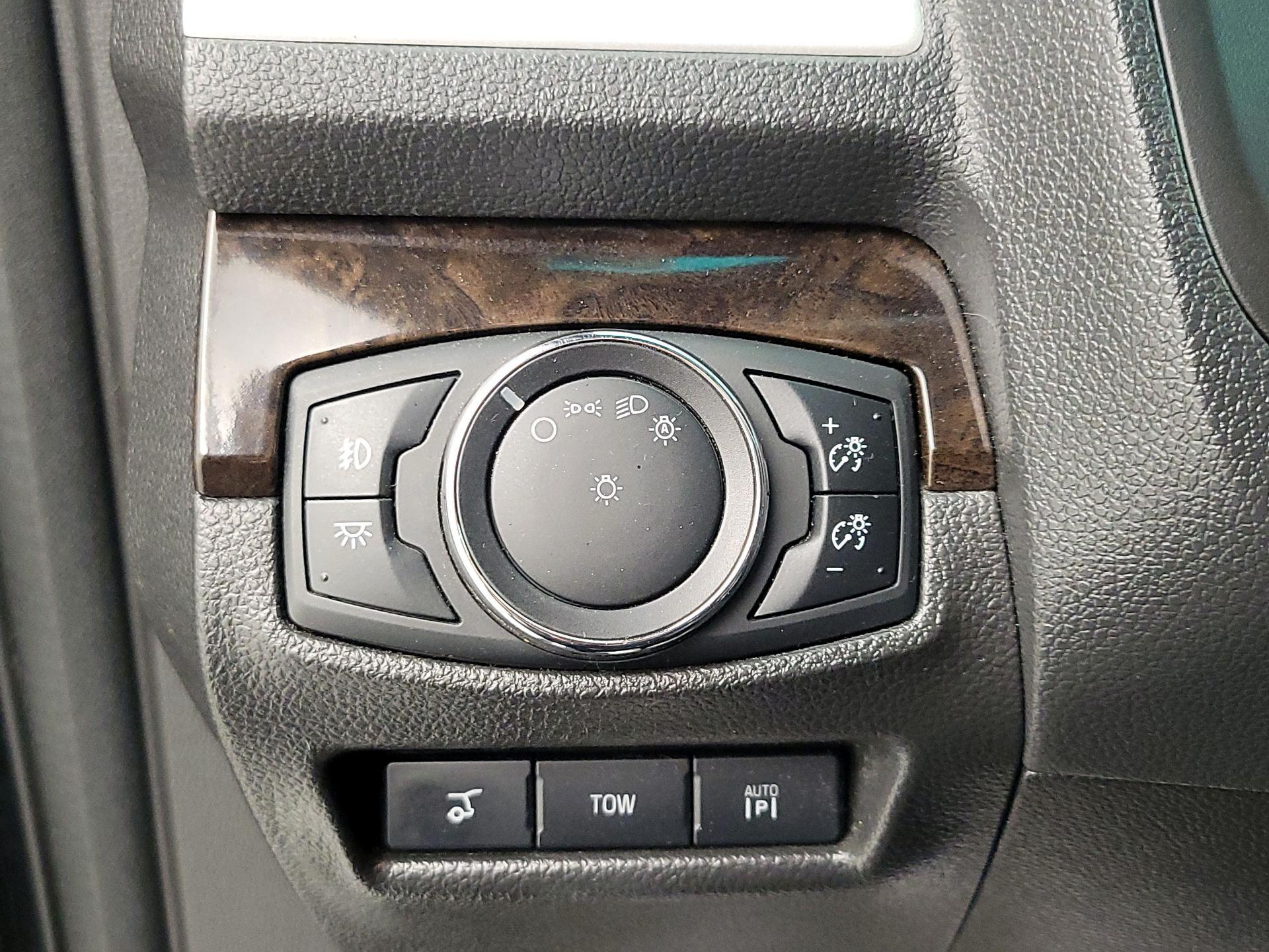 Thumbnail: 2015 Ford Explorer - 13