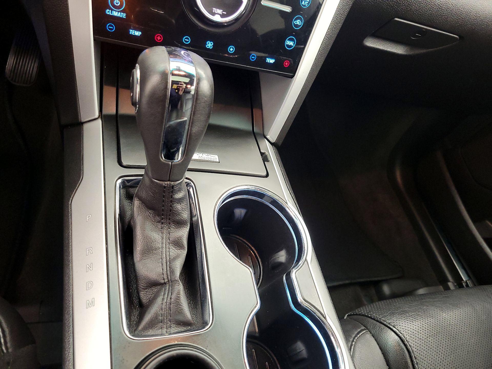 Thumbnail: 2015 Ford Explorer - 17