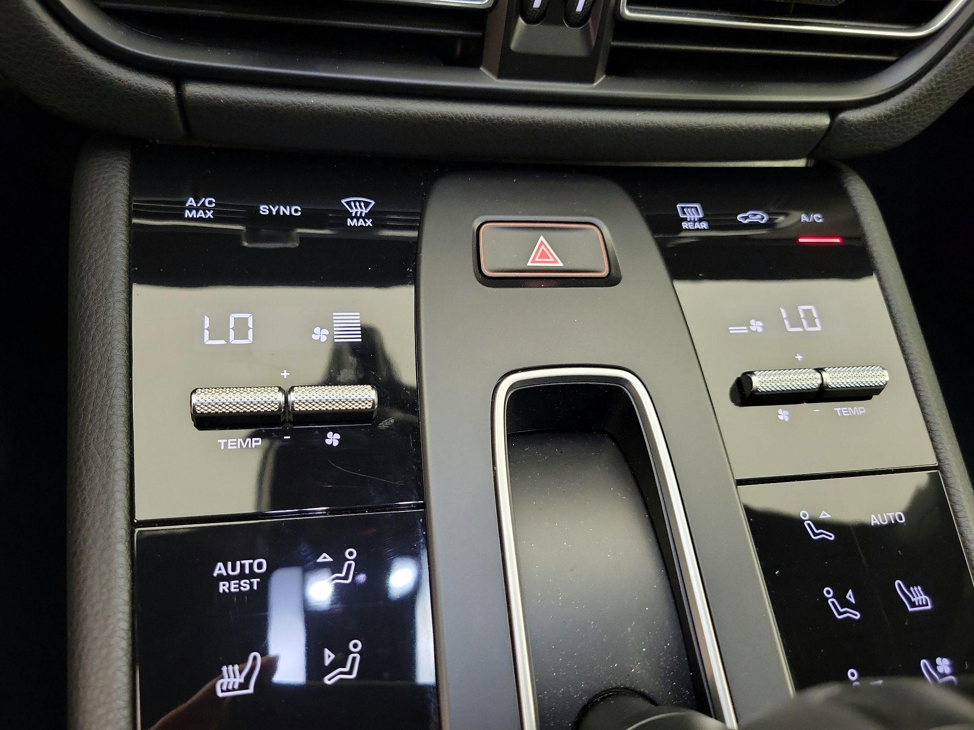 Thumbnail: 2023 Porsche Macan - 17