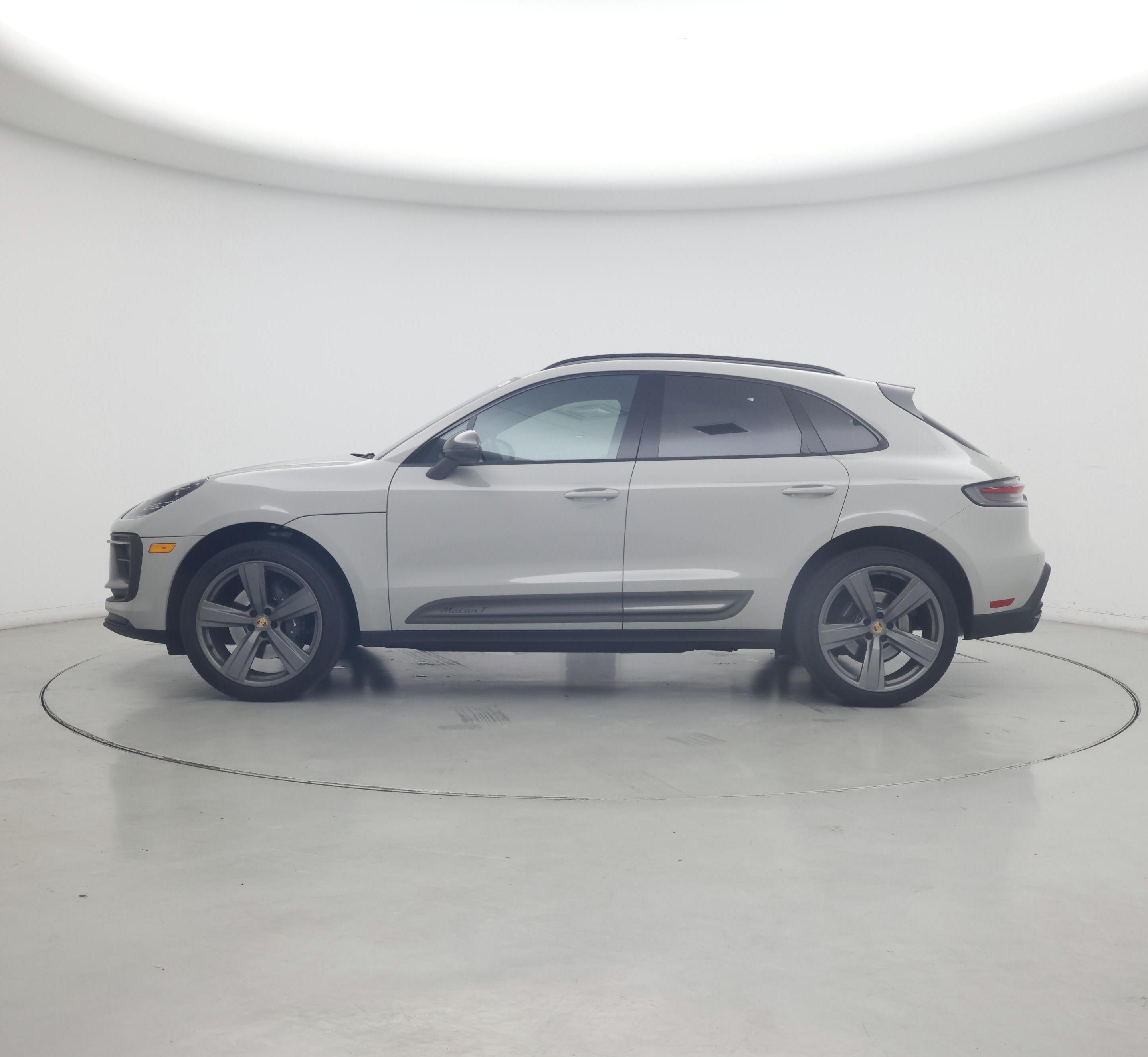 Thumbnail: 2023 Porsche Macan - 3