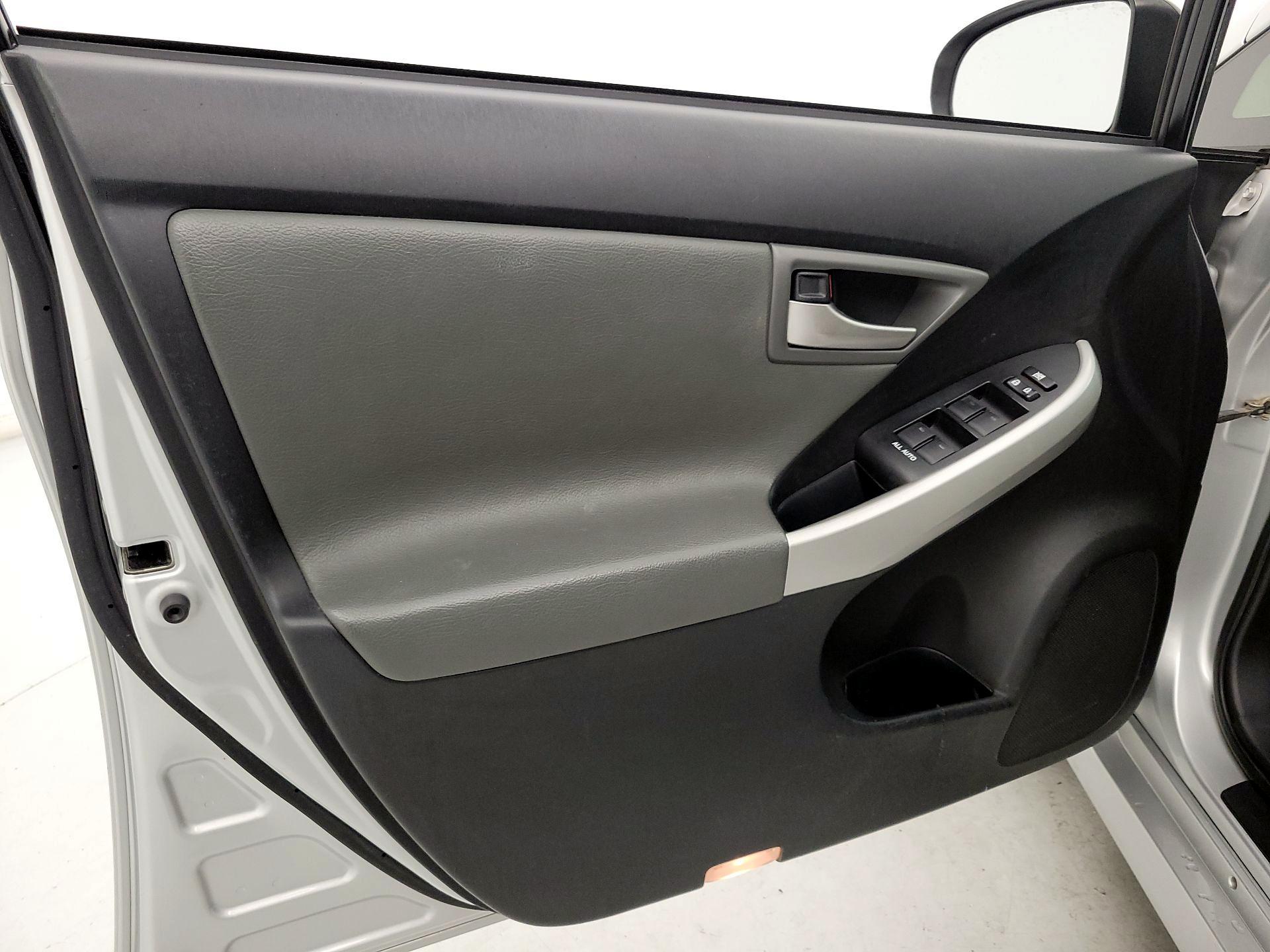 Thumbnail: 2014 Toyota Prius - 12
