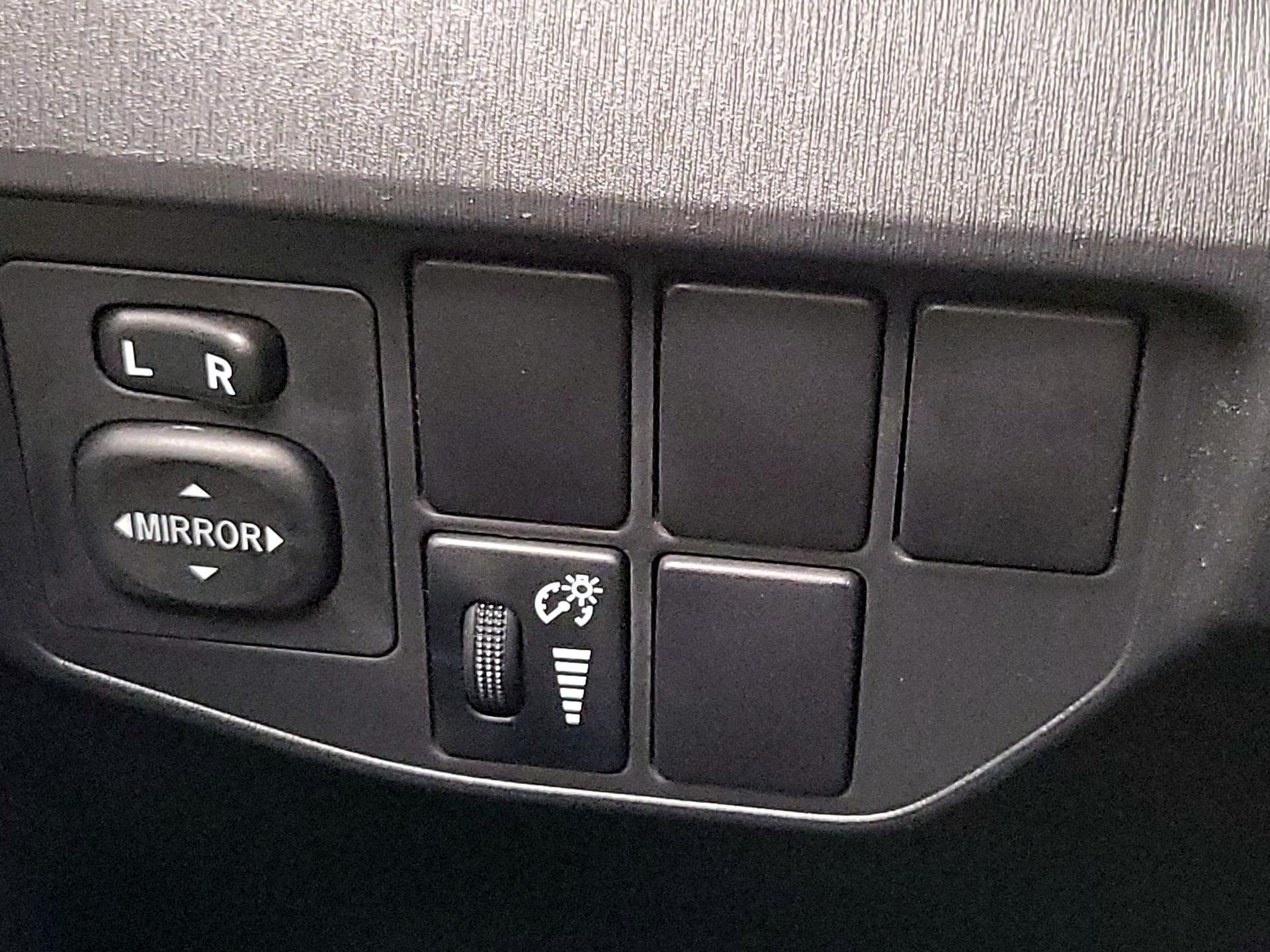 Thumbnail: 2014 Toyota Prius - 13