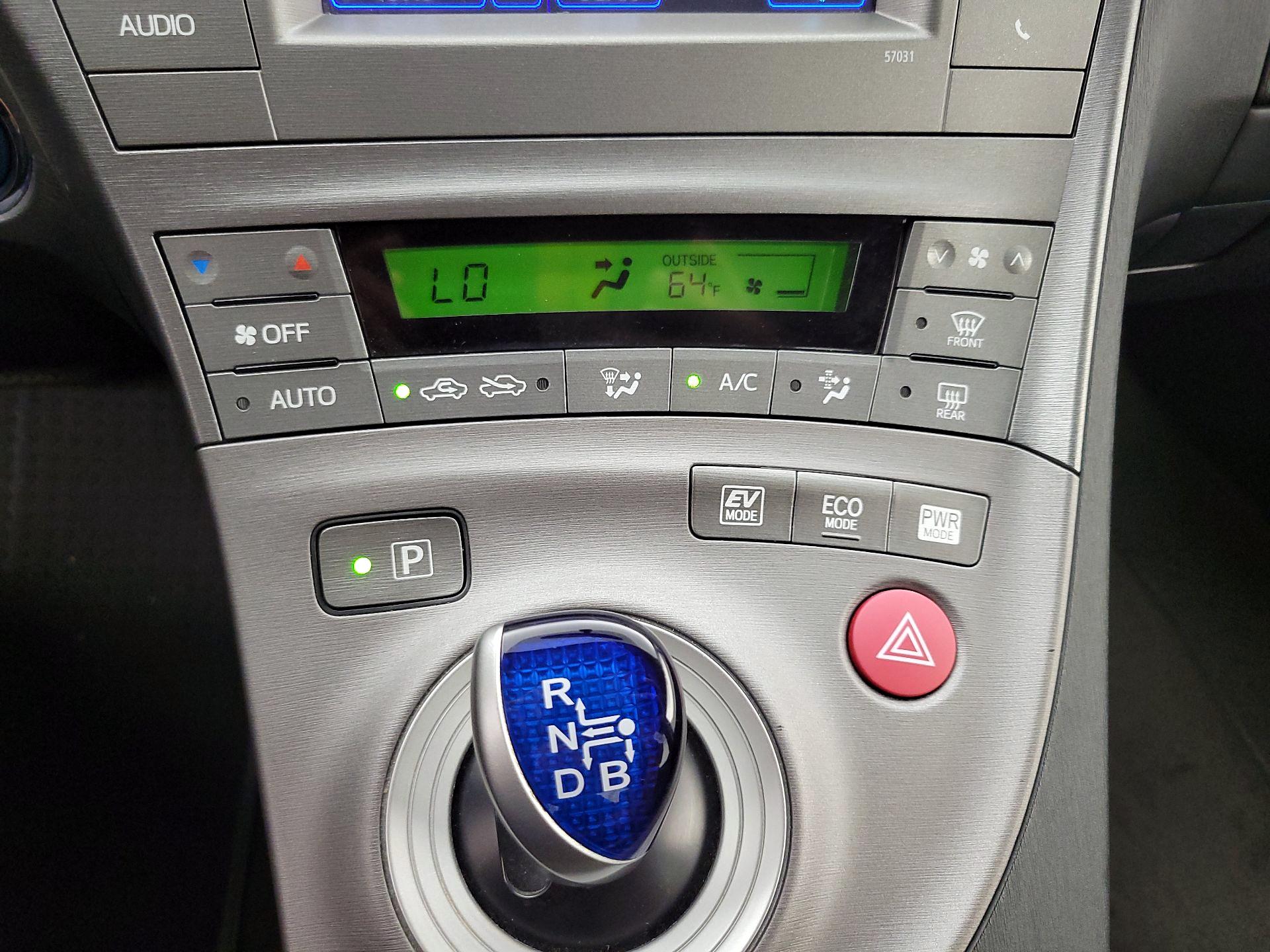 Thumbnail: 2014 Toyota Prius - 15