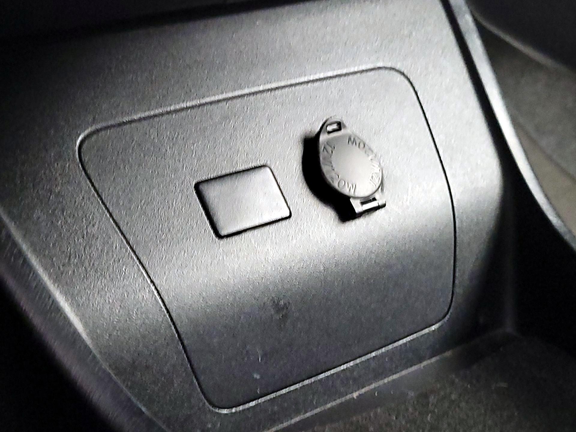 Thumbnail: 2014 Toyota Prius - 17