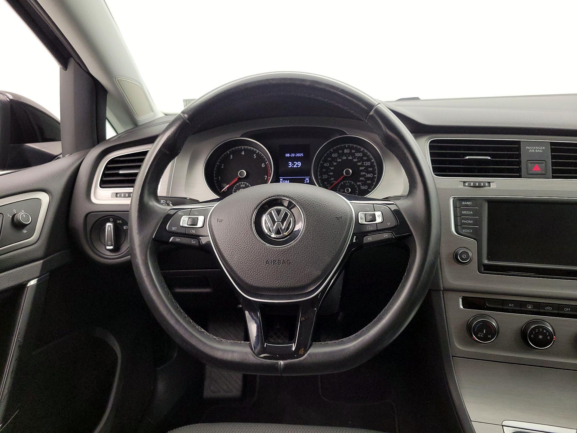 Thumbnail: 2016 Volkswagen Golf - 10