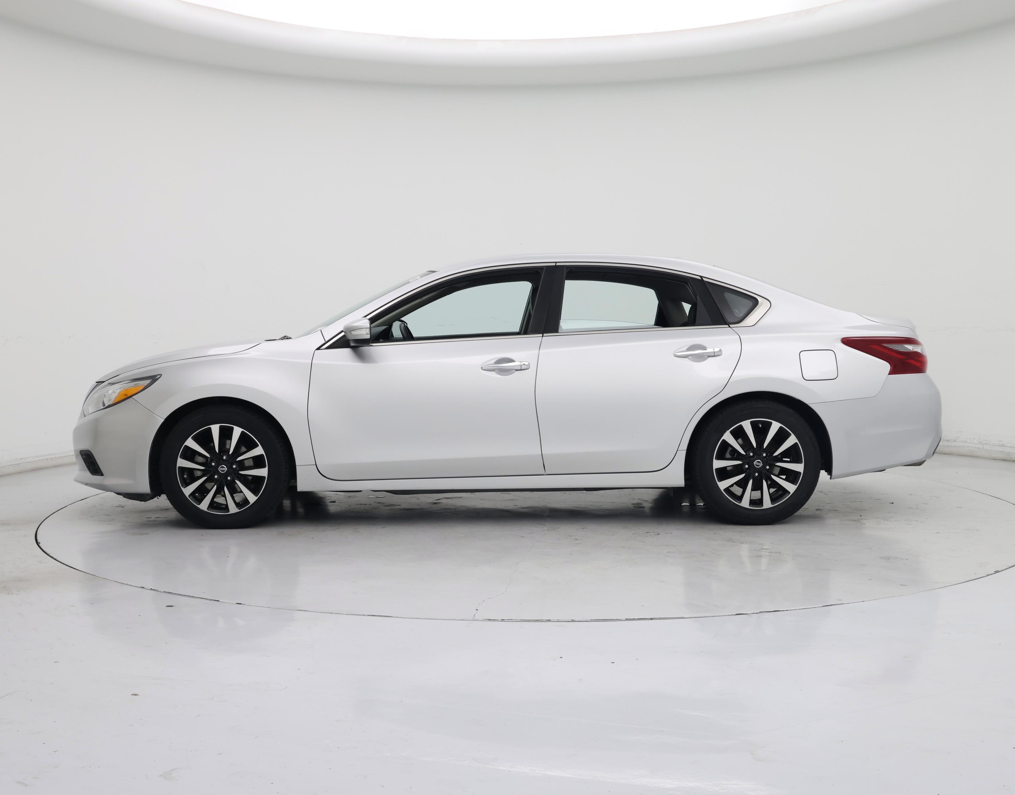 Thumbnail: 2018 Nissan Altima - 3