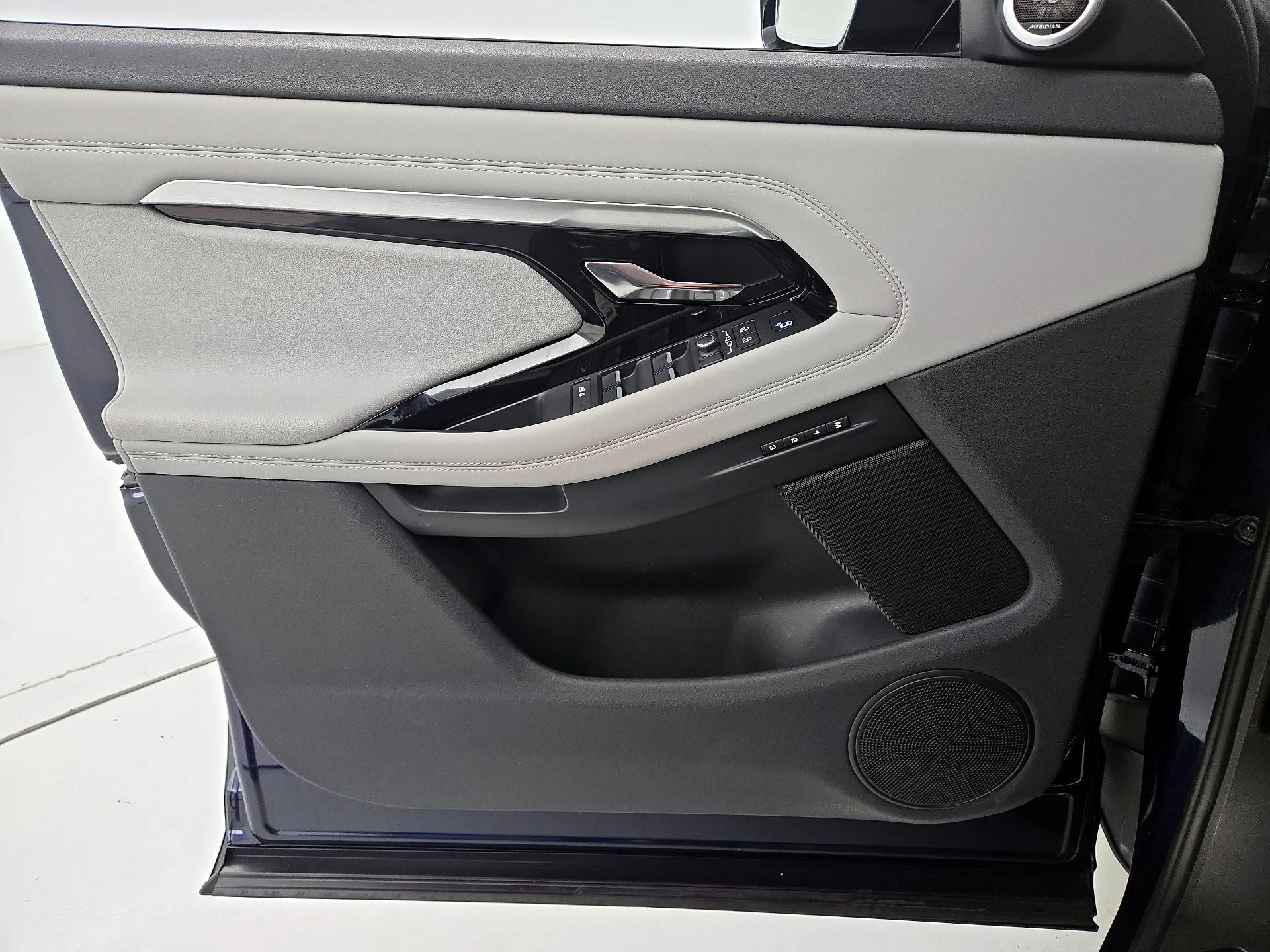 Thumbnail: 2022 Land Rover Range Rover Evoque - 12