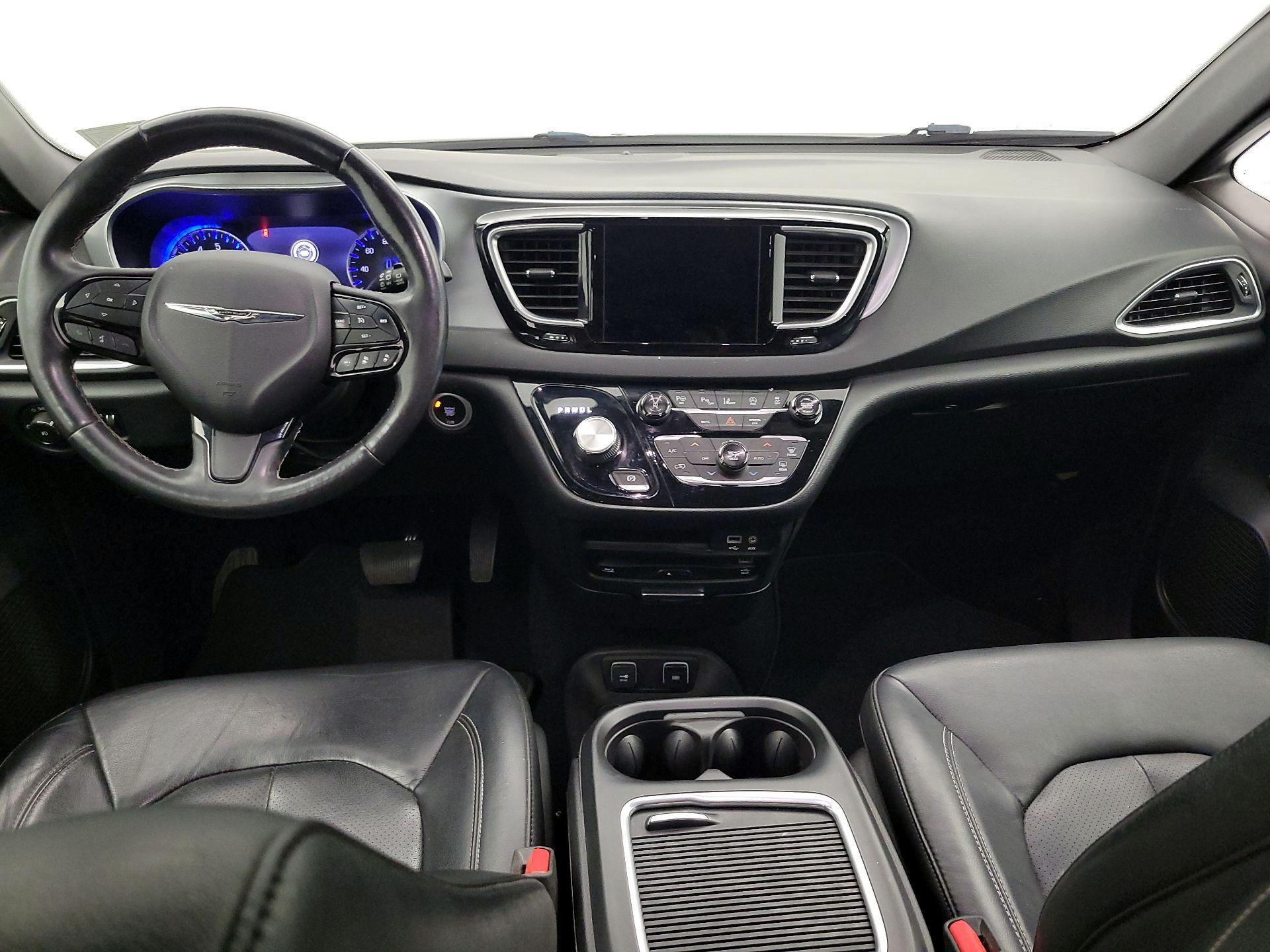 Thumbnail: 2018 Chrysler Pacifica - 9