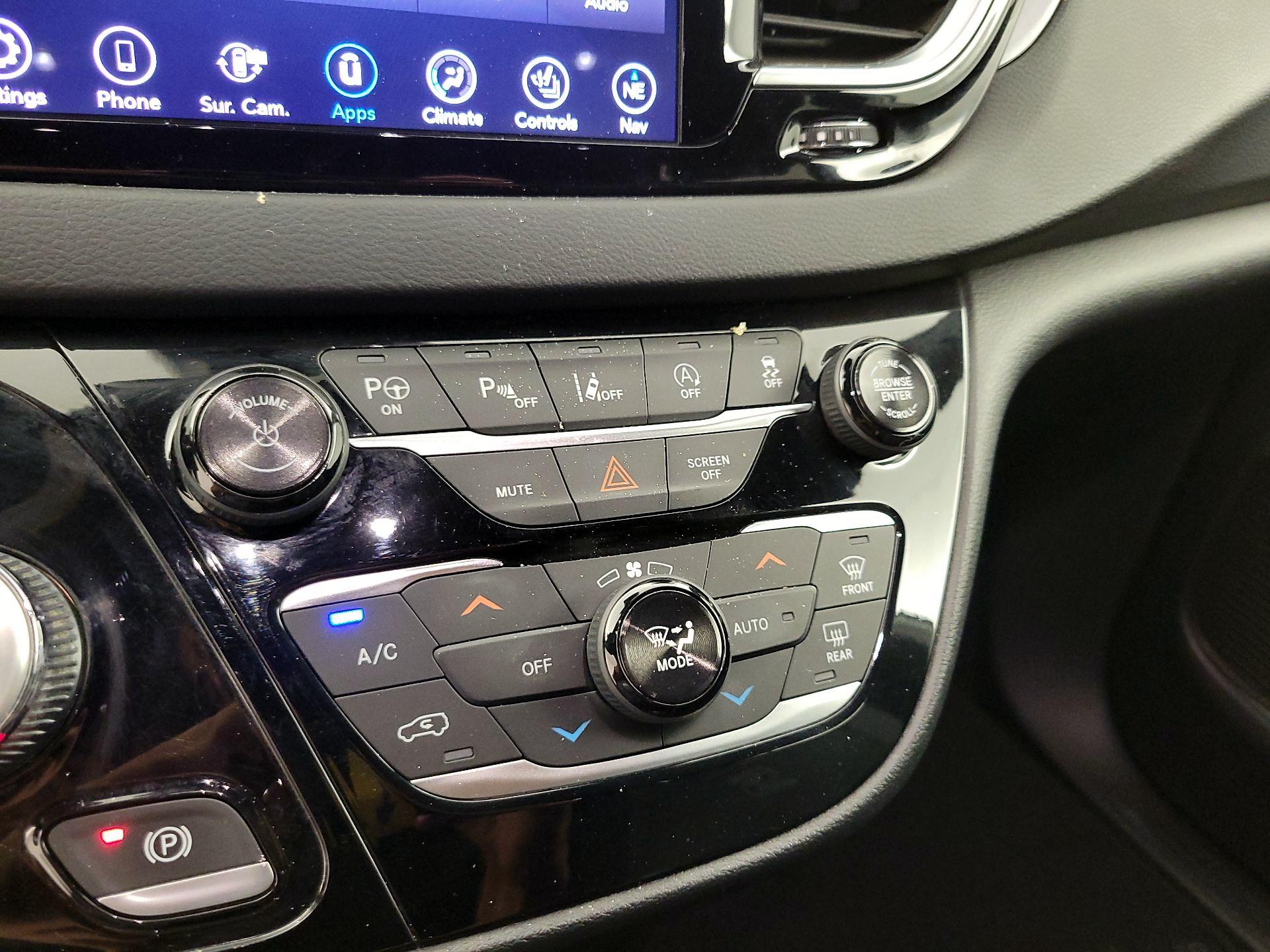 Thumbnail: 2018 Chrysler Pacifica - 17