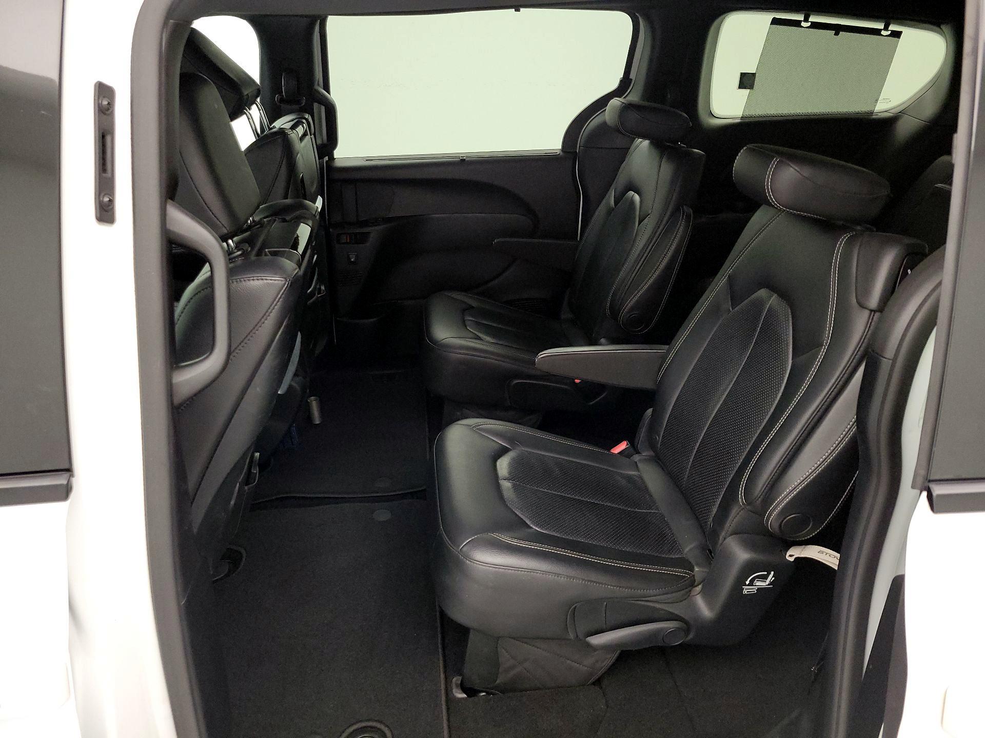 Thumbnail: 2018 Chrysler Pacifica - 20