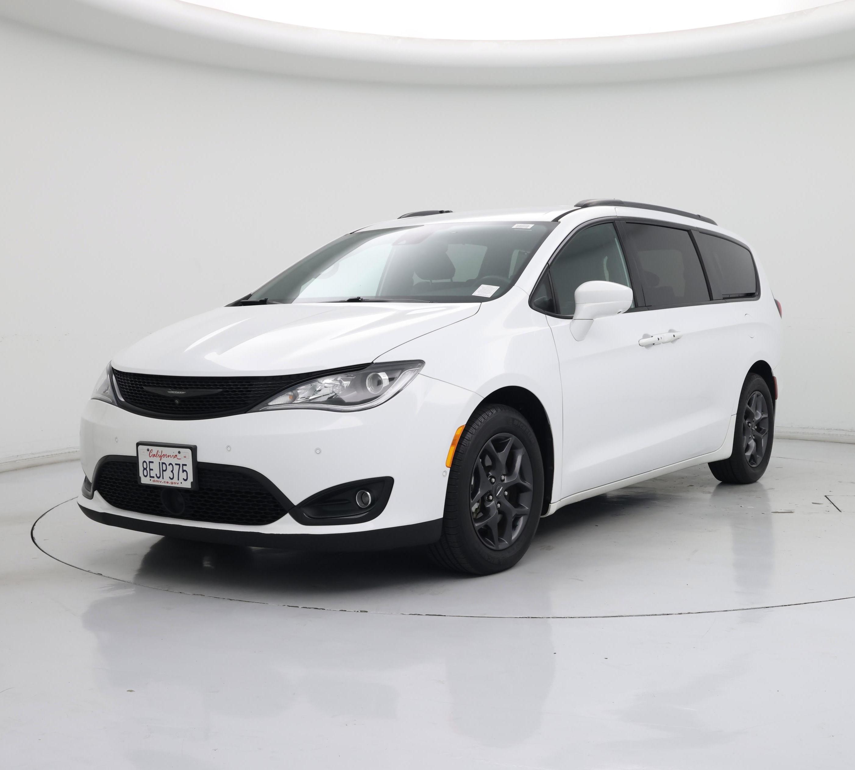 Thumbnail: 2018 Chrysler Pacifica - 4