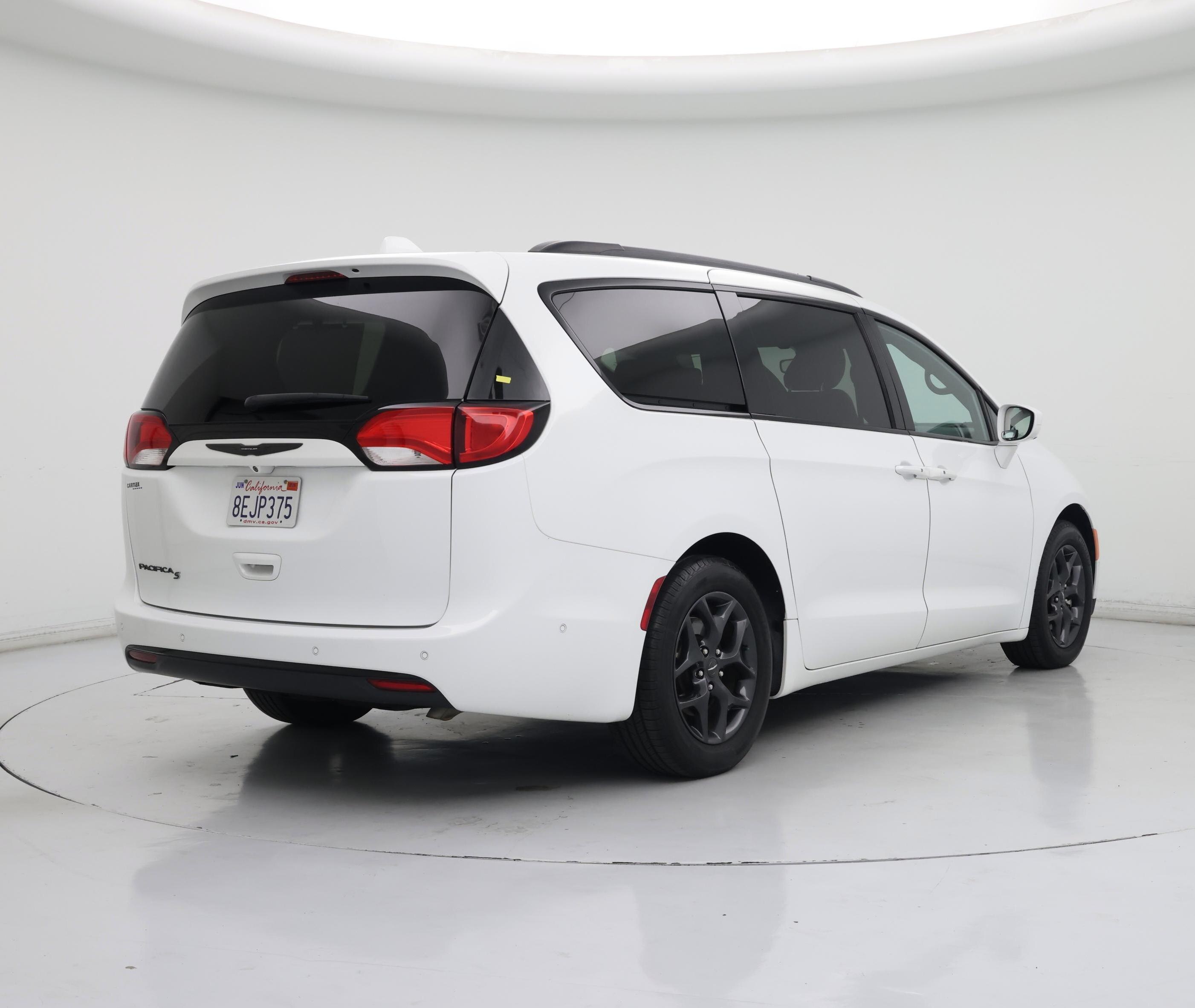 Thumbnail: 2018 Chrysler Pacifica - 8