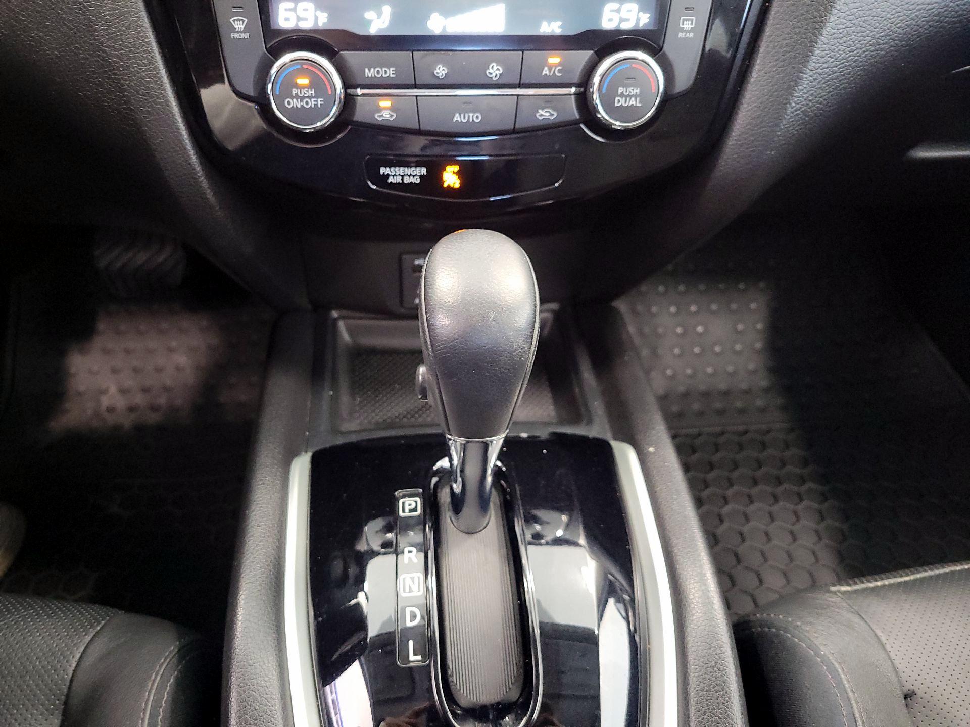 Thumbnail: 2014 Nissan Rogue - 17