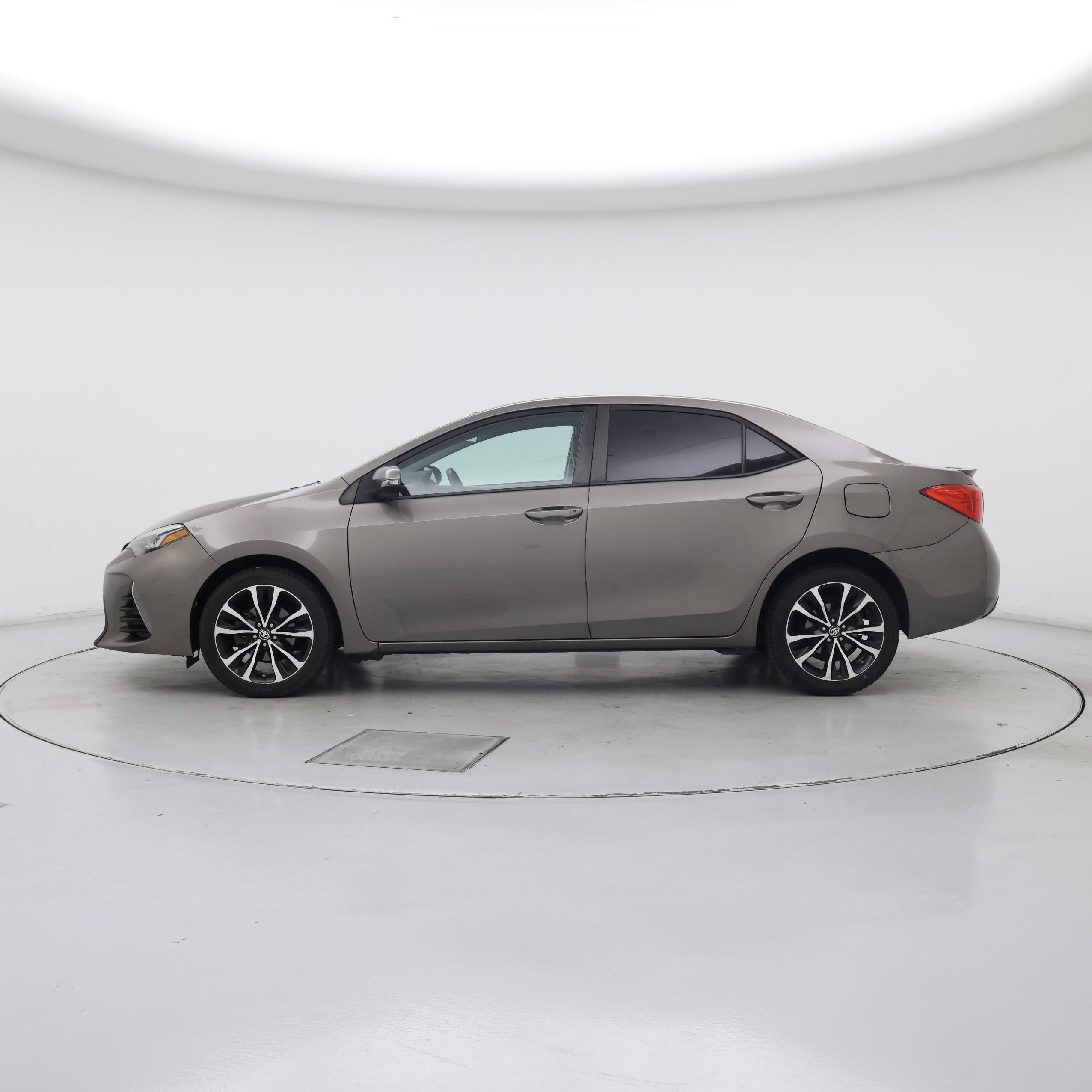 Thumbnail: 2017 Toyota Corolla - 3