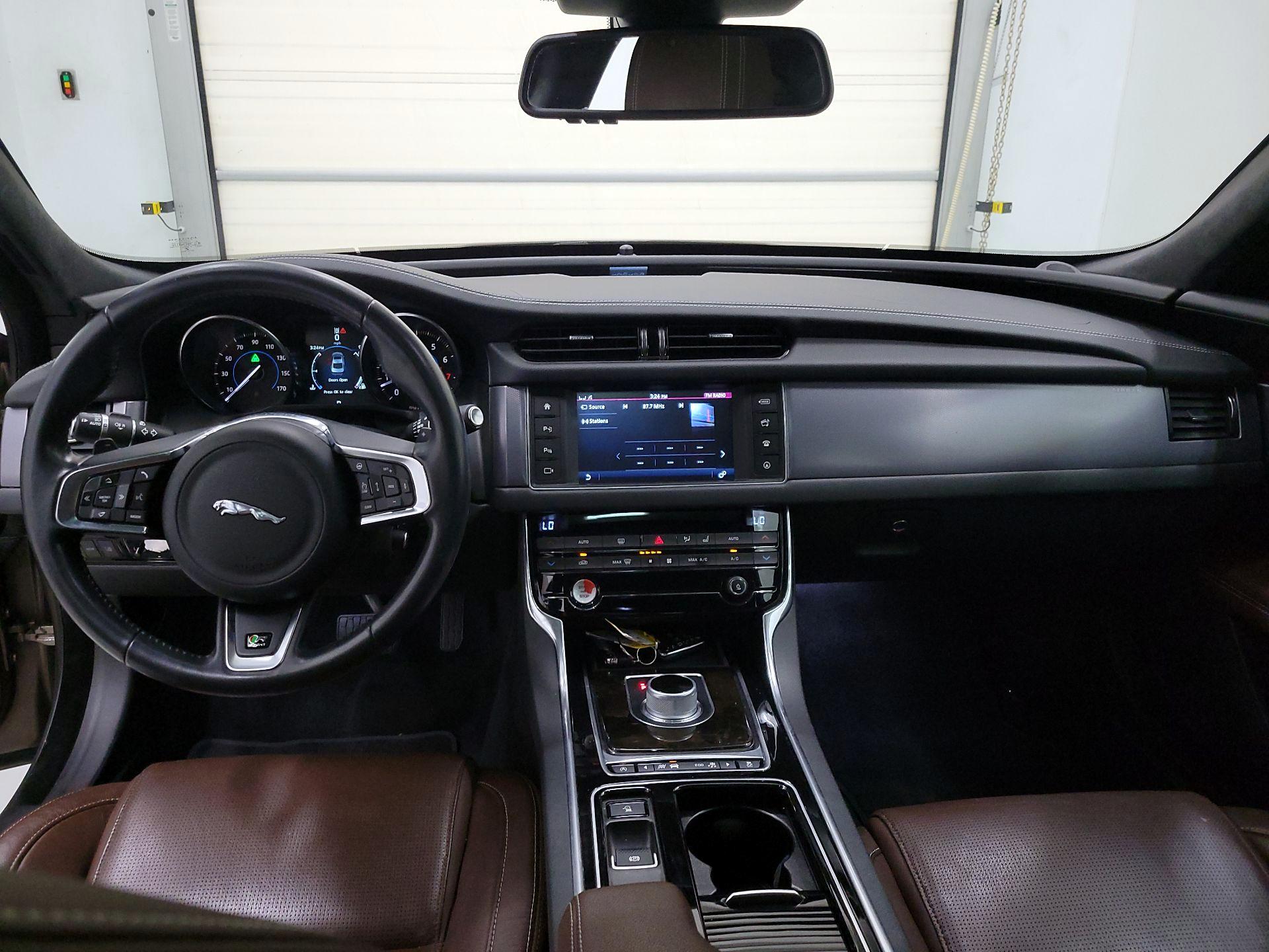Thumbnail: 2016 Jaguar XF - 9